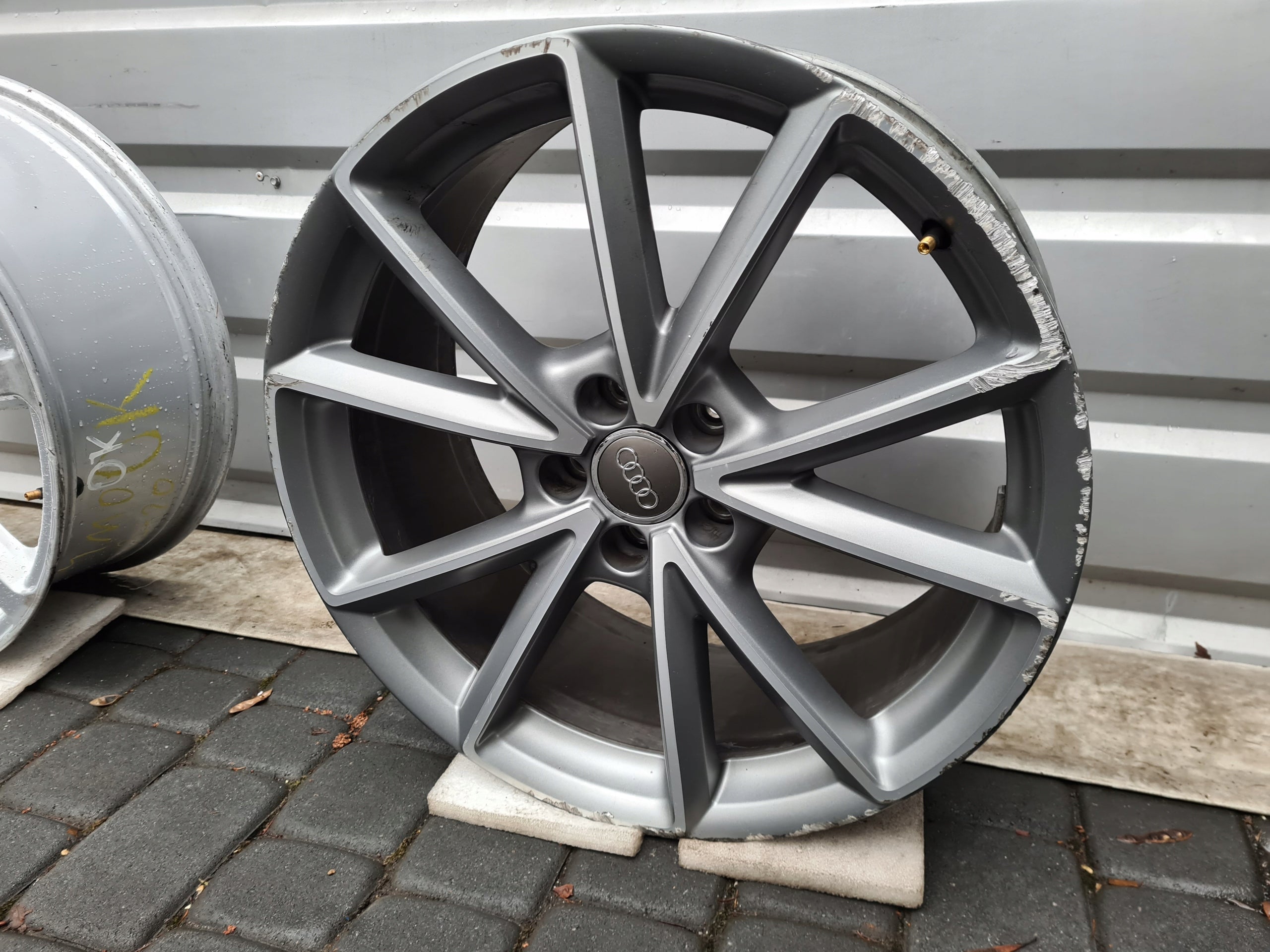 1x Alu Felge Audi Q3 Aluminum rim 20 Zoll 8.5J 5x112 36ET