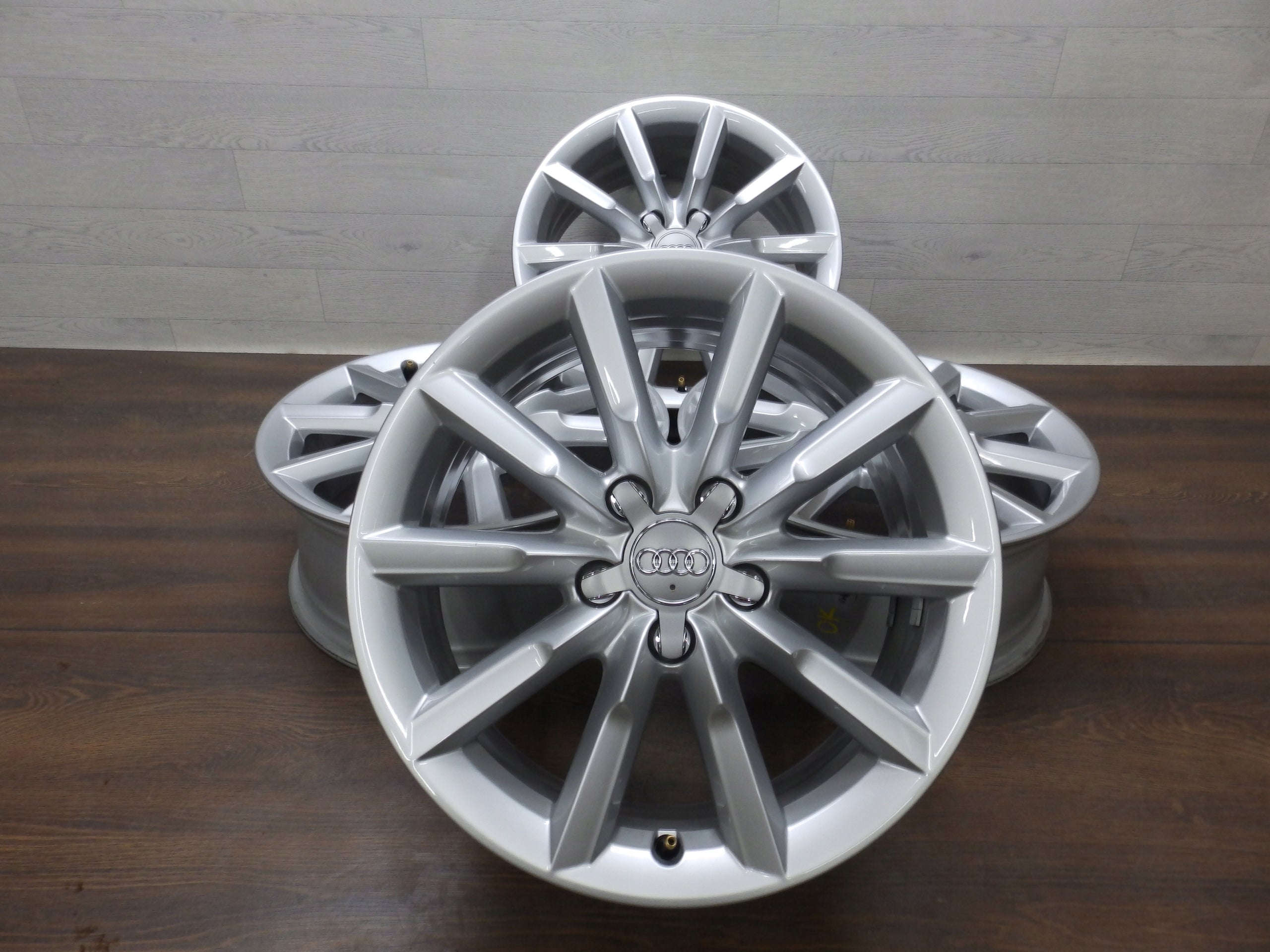 1x Alu Felge Audi Q3 Aluminum rim 17 Zoll 7.0J 5x112 43ET 8U0601025S