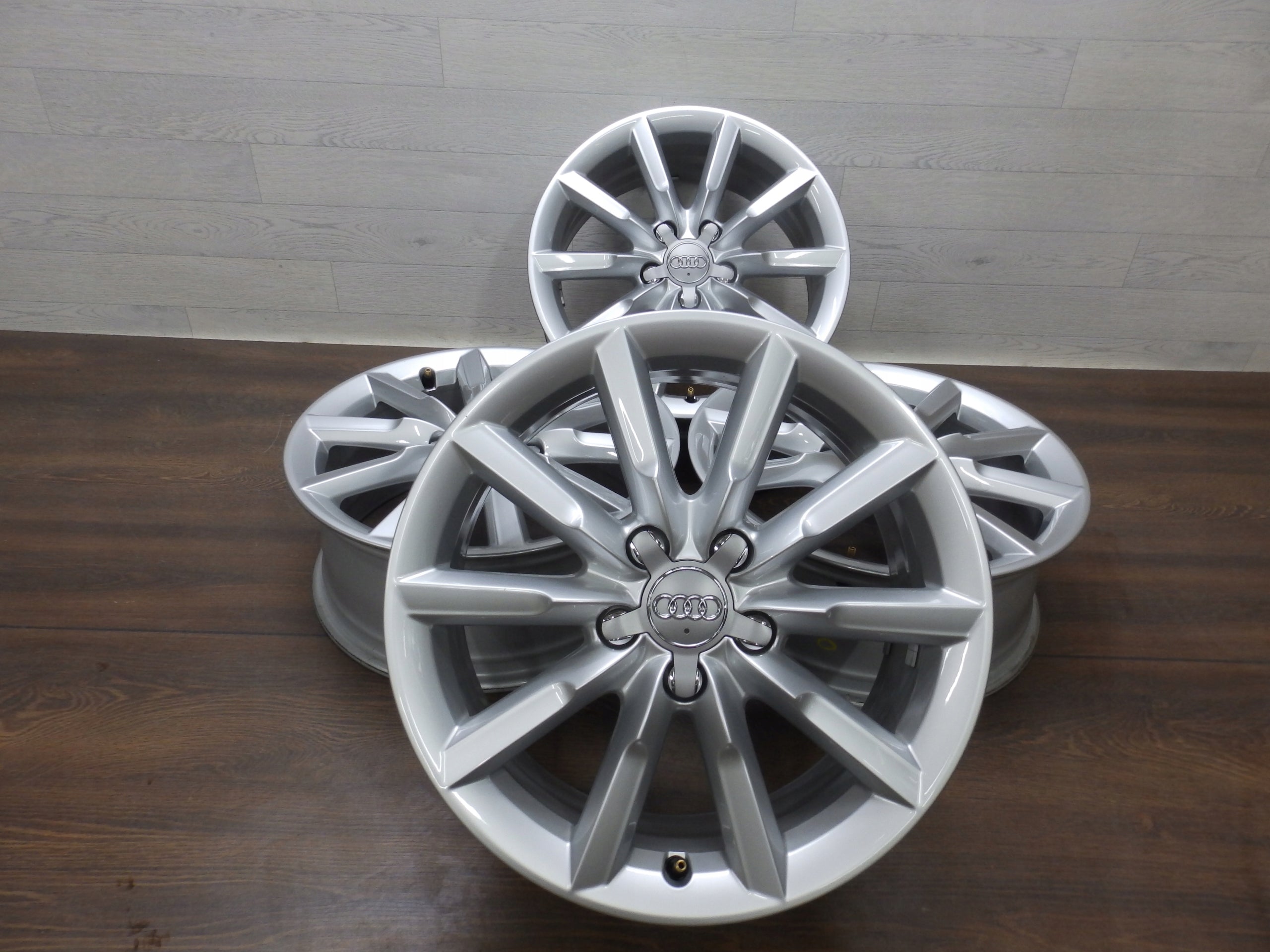 1x Alu Felge Audi Q3 Aluminum rim 17 Zoll 7.0J 5x112 43ET 8U0601025S