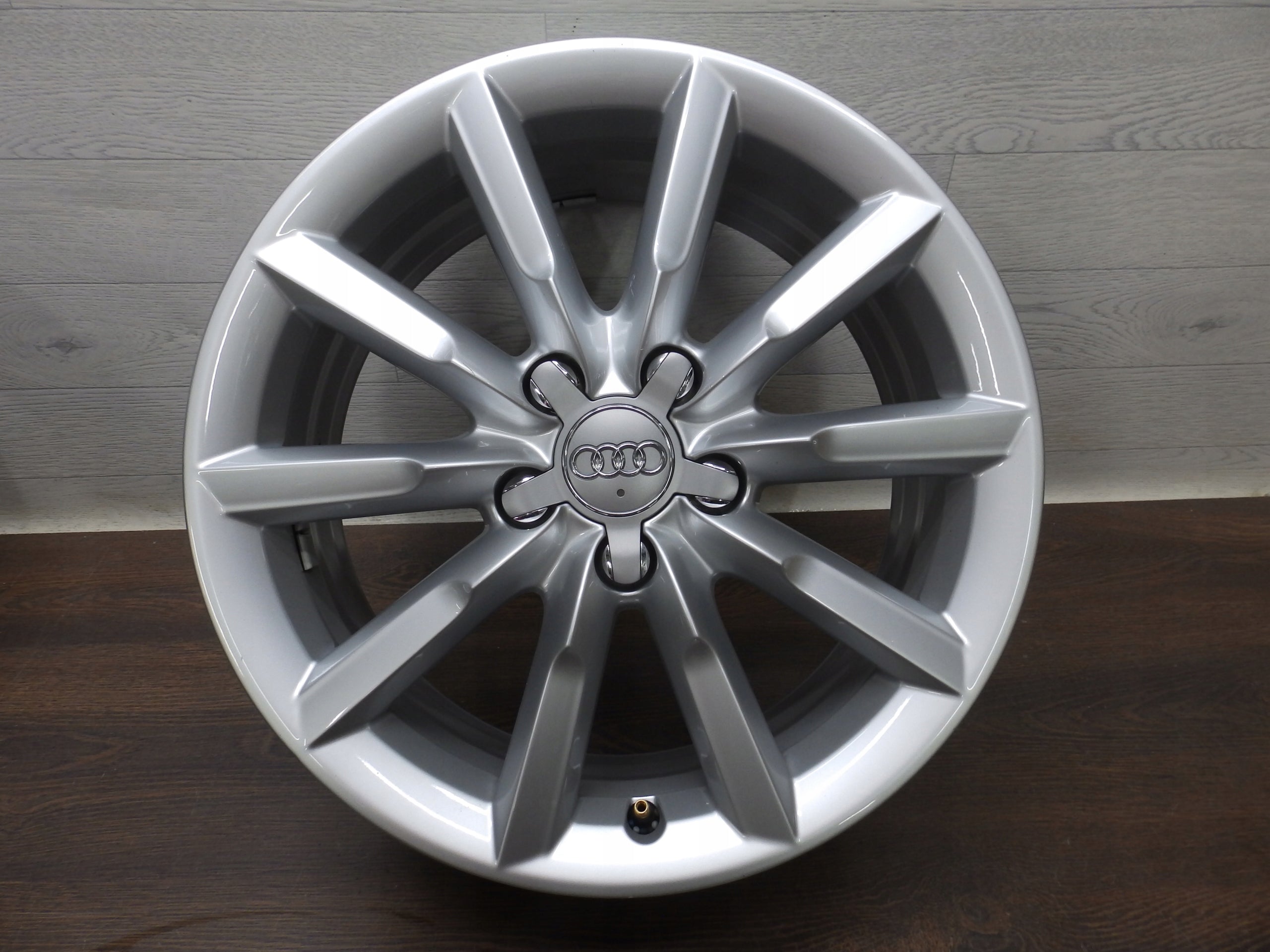 1x Alu Felge Audi Q3 Aluminum rim 17 Zoll 7.0J 5x112 43ET 8U0601025S