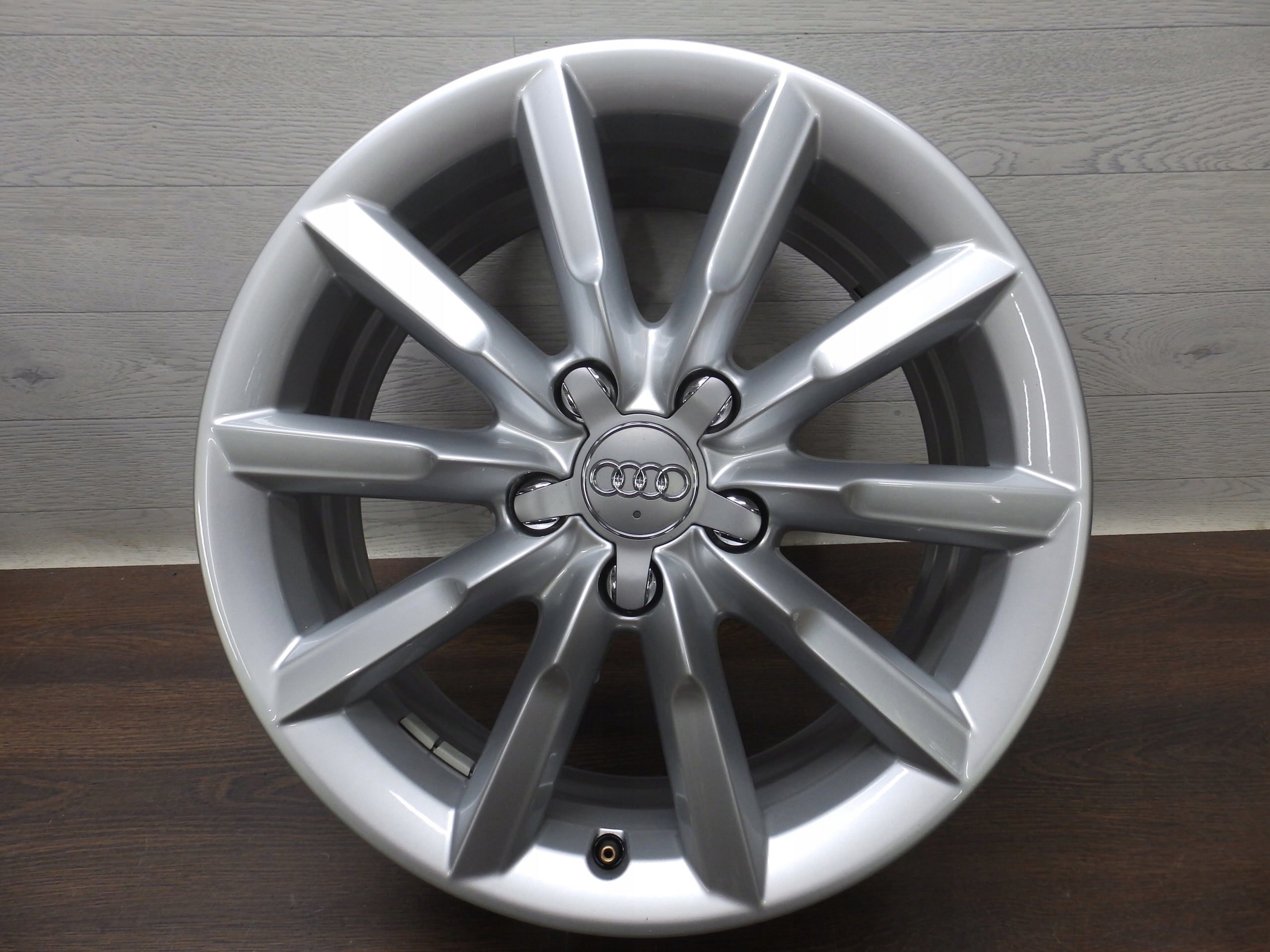 1x Alu Felge Audi Q3 Aluminum rim 17 Zoll 7.0J 5x112 43ET 8U0601025S