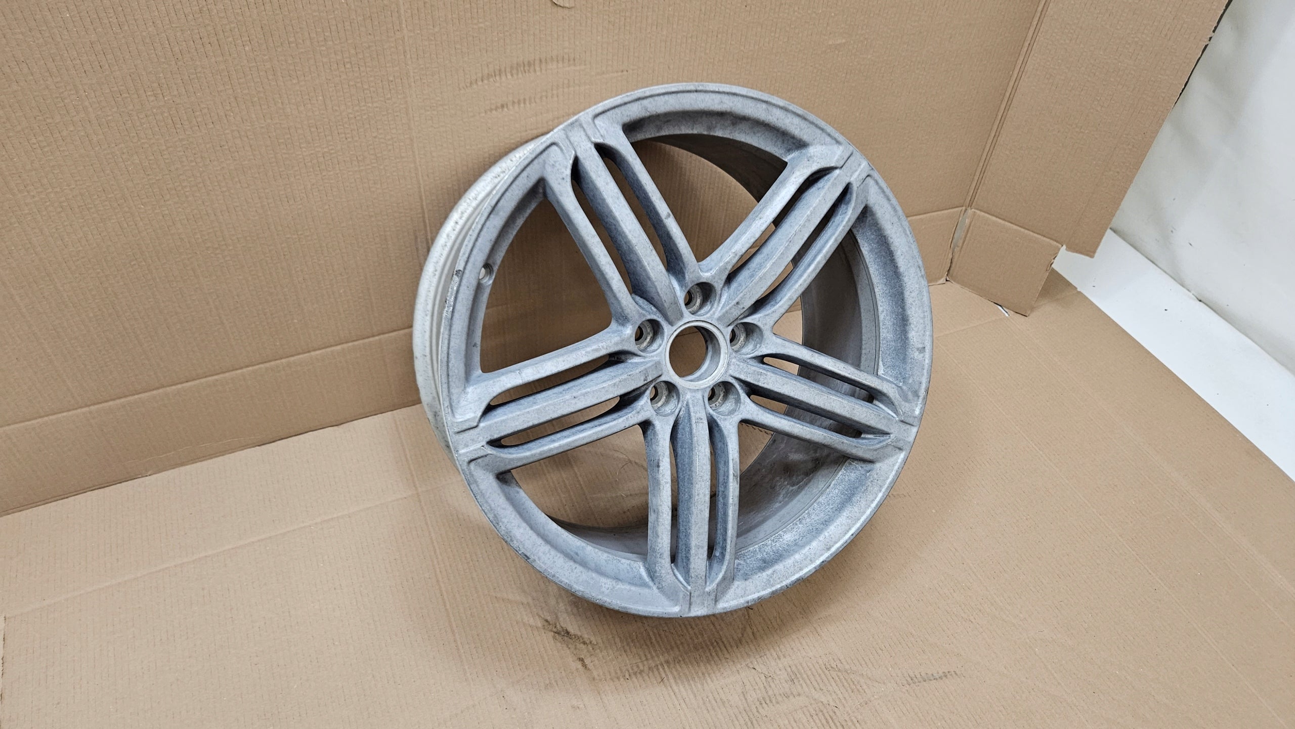  1x Alu Felge Audi Q3 Aluminum rim 19 Zoll 8.5J 5x112 8U0601025AC product image