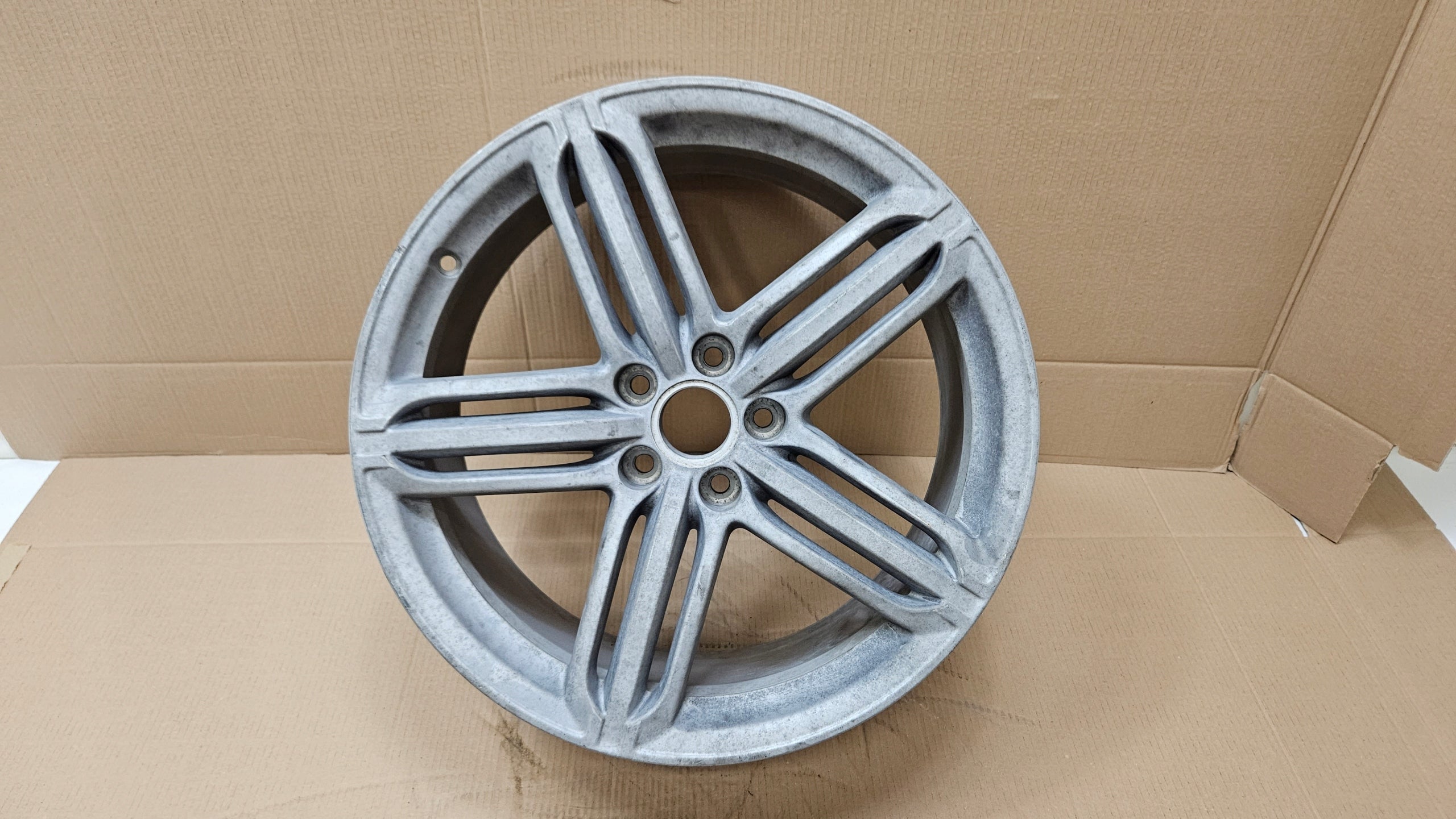 1x Alu Felge Audi Q3 Aluminum rim 19 Zoll 8.5J 5x112 8U0601025AC