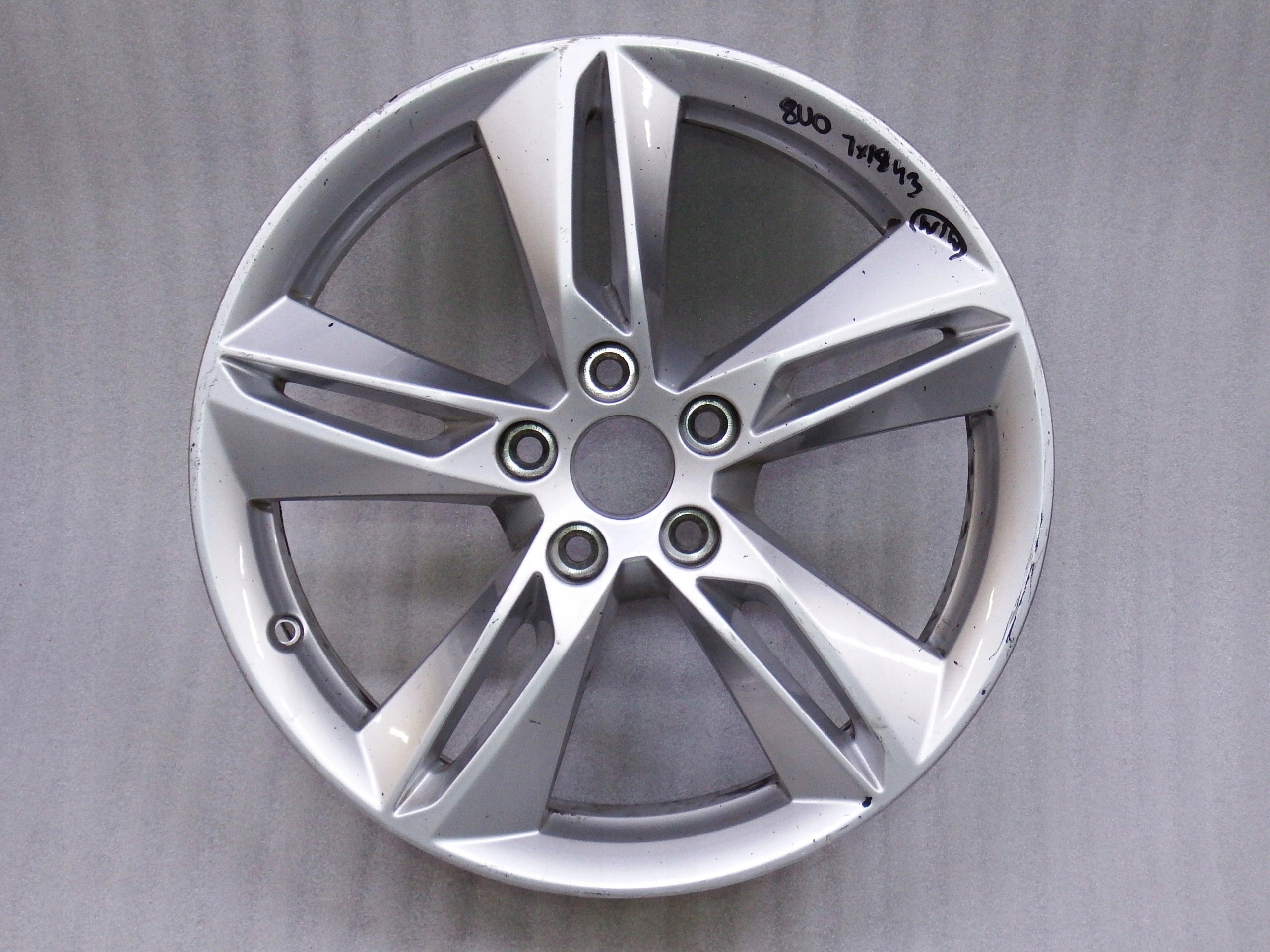  1x Alu Felge Audi Q3 Aluminum rim 18 Zoll 7.0J 5x112 43ET 8U0601025AG product image