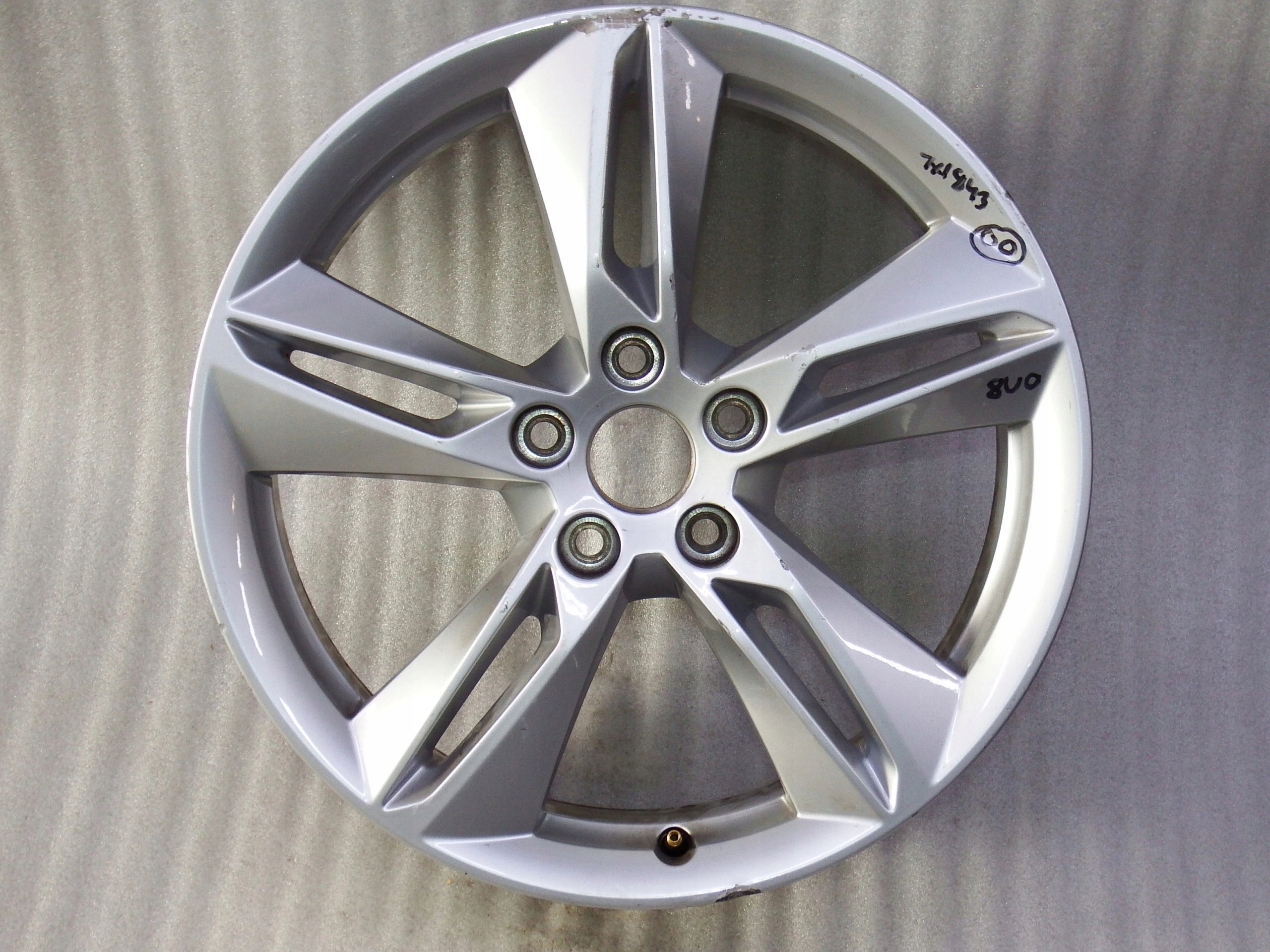 1x Alu Felge Audi Q3 Aluminum rim 18 Zoll 7.0J 5x112 43ET 8U0601025AG