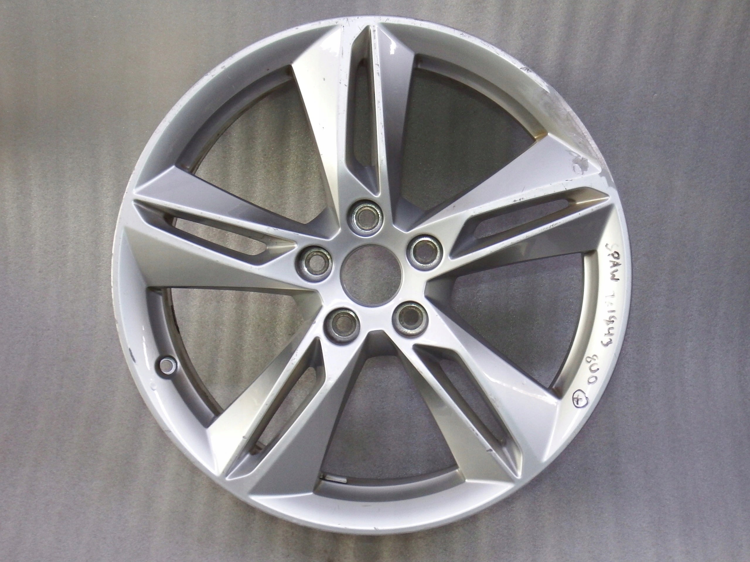 1x Alu Felge Audi Q3 Aluminum rim 18 Zoll 7.0J 5x112 43ET 8U0601025AG