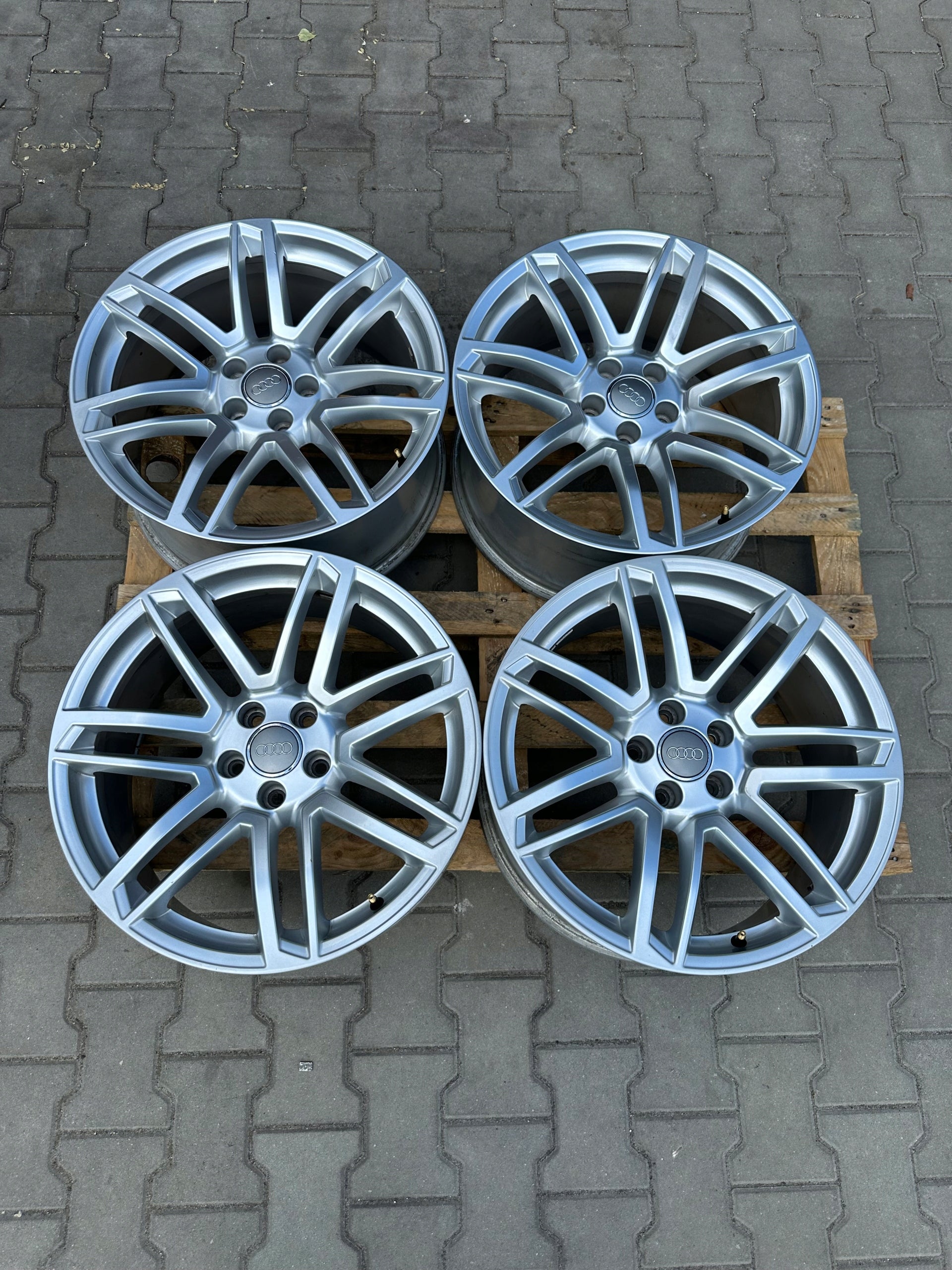 Alu Felge Audi A6 Aluminum rim 19 Zoll 9.0J 5x112 33ET 8T0601025DB