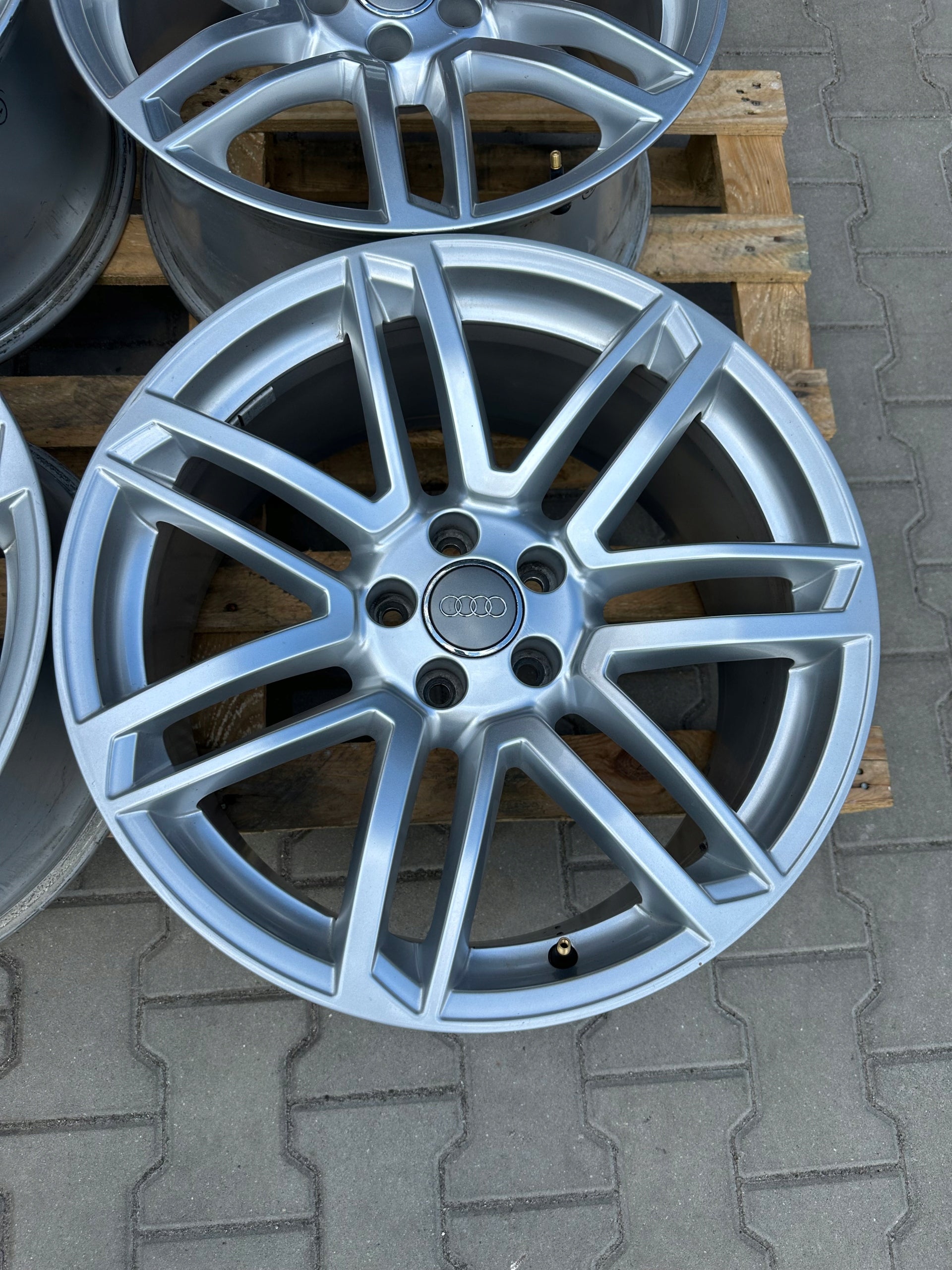 Alu Felge Audi A6 Aluminum rim 19 Zoll 9.0J 5x112 33ET 8T0601025DB