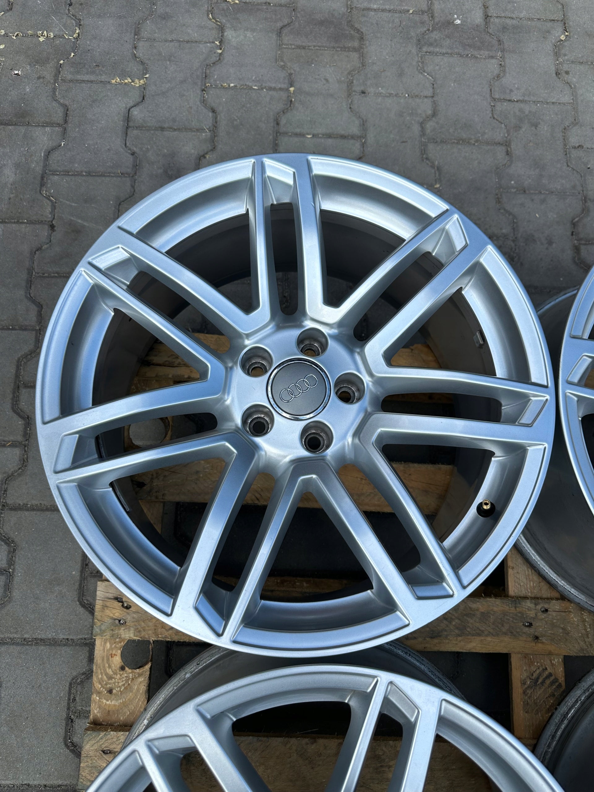 Alu Felge Audi A6 Aluminum rim 19 Zoll 9.0J 5x112 33ET 8T0601025DB