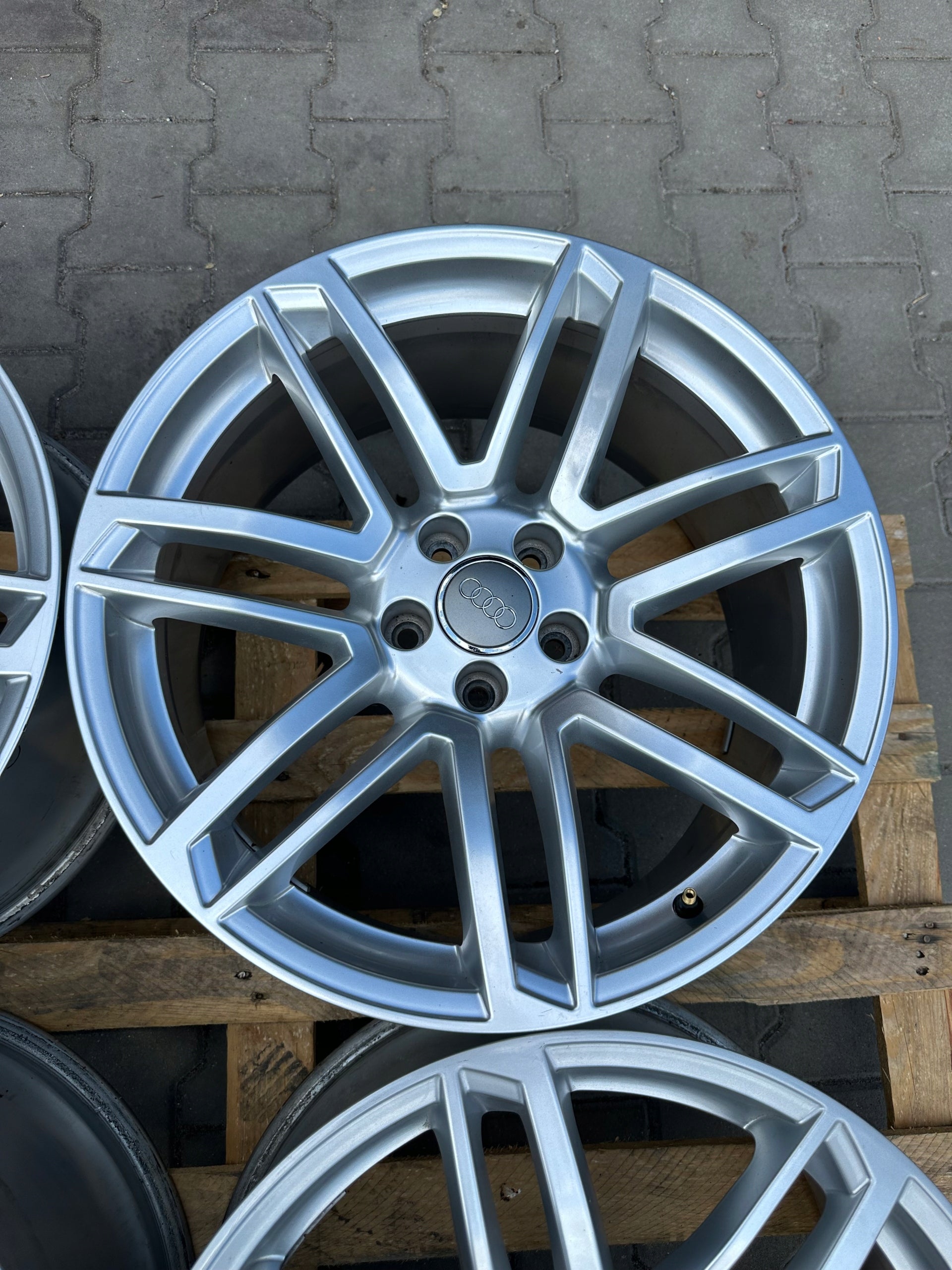 Alu Felge Audi A6 Aluminum rim 19 Zoll 9.0J 5x112 33ET 8T0601025DB