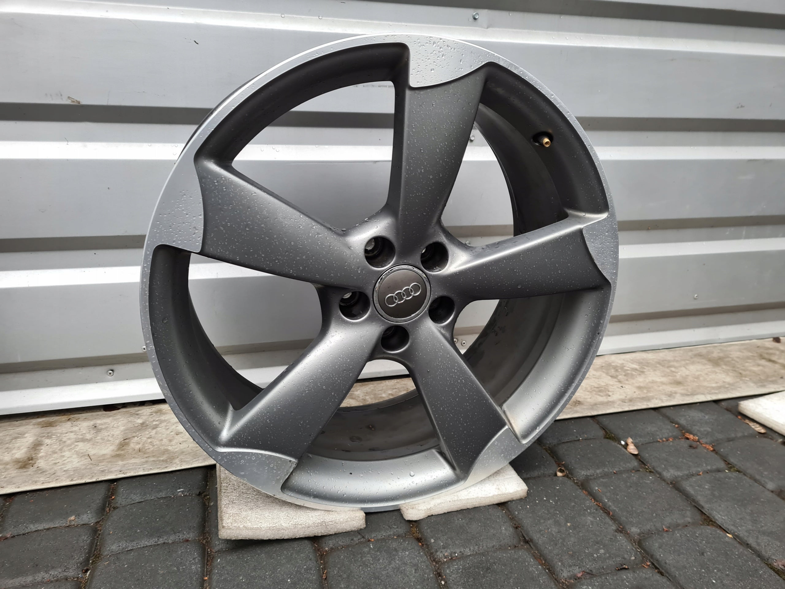 1x aluminum rim Audi Q3 Aluminum rim 20 inch 8.5J 5x112 36ET 