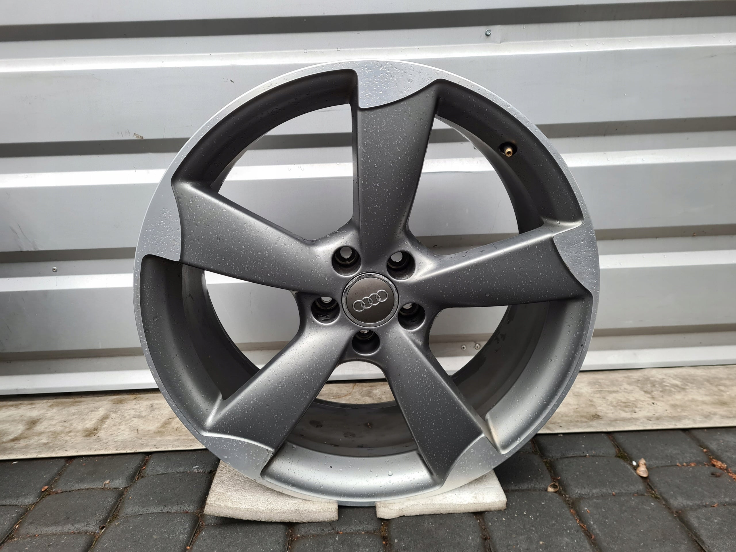 1x Alu Felge Audi Q3 Aluminum rim 20 Zoll 8.5J 5x112 36ET