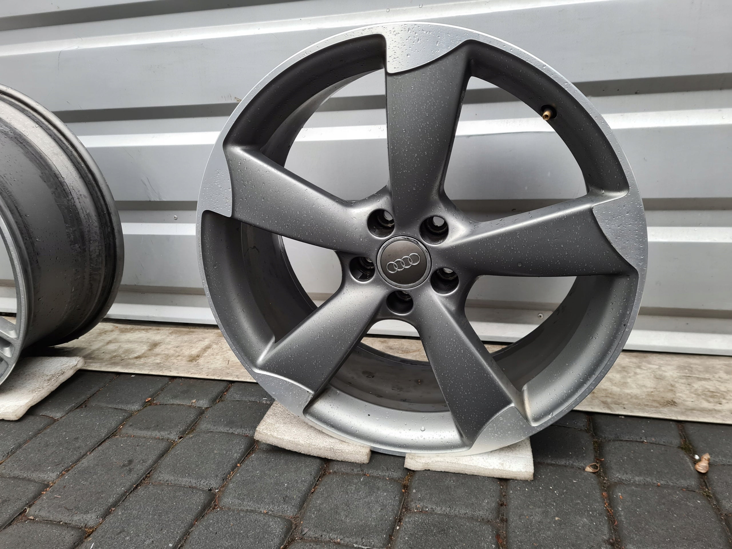 1x Alu Felge Audi Q3 Aluminum rim 20 Zoll 8.5J 5x112 36ET