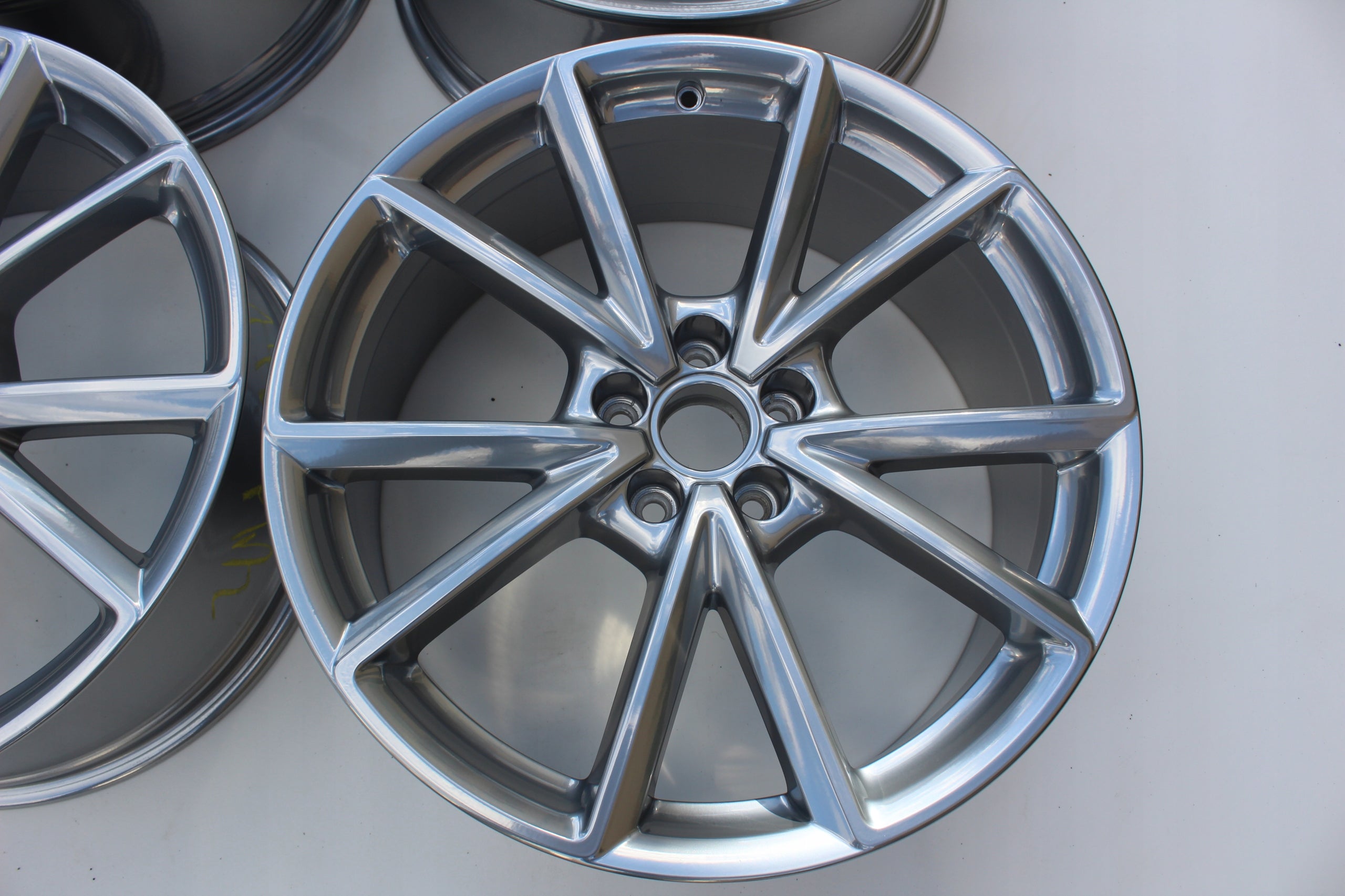 1x Alu Felge Audi Q3 Aluminum rim 20 Zoll 8.5J 5x112