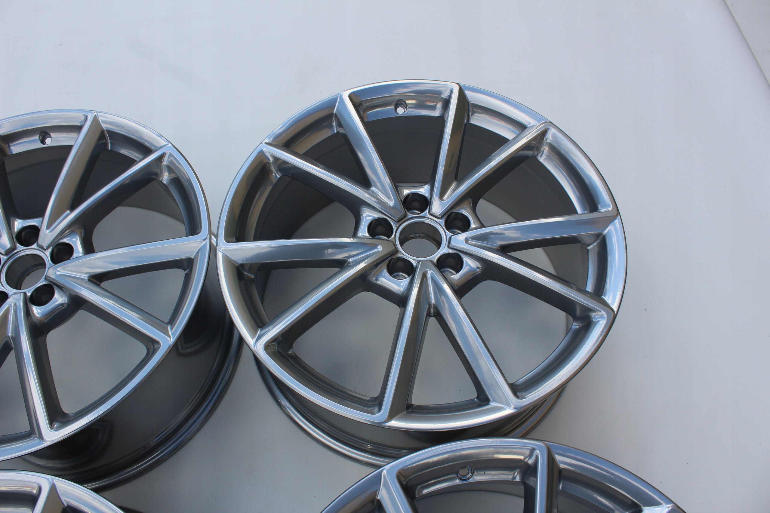 1x Alu Felge Audi Q3 Aluminum rim 20 Zoll 8.5J 5x112