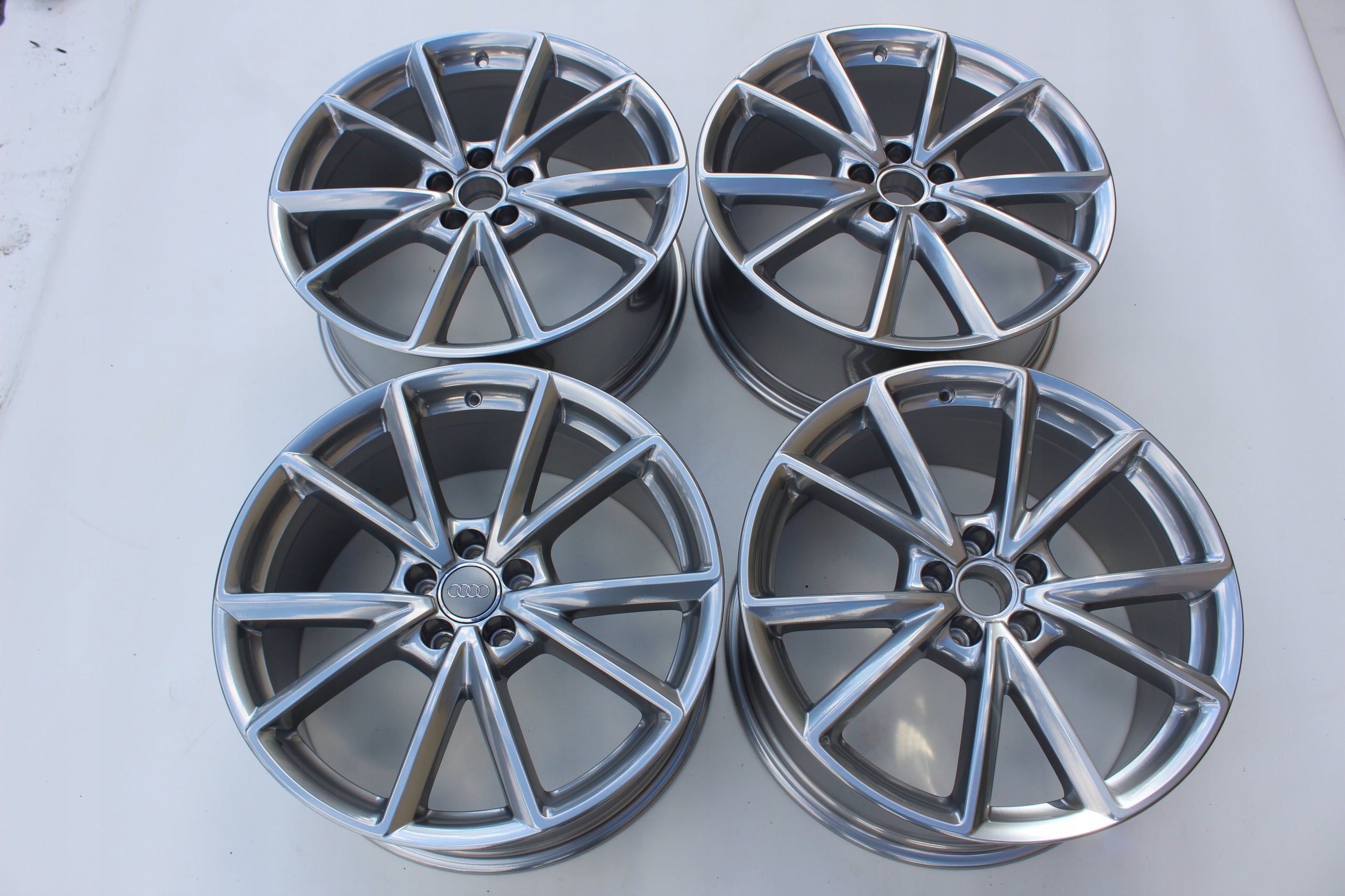 1x Alu Felge Audi Q3 Aluminum rim 20 Zoll 8.5J 5x112