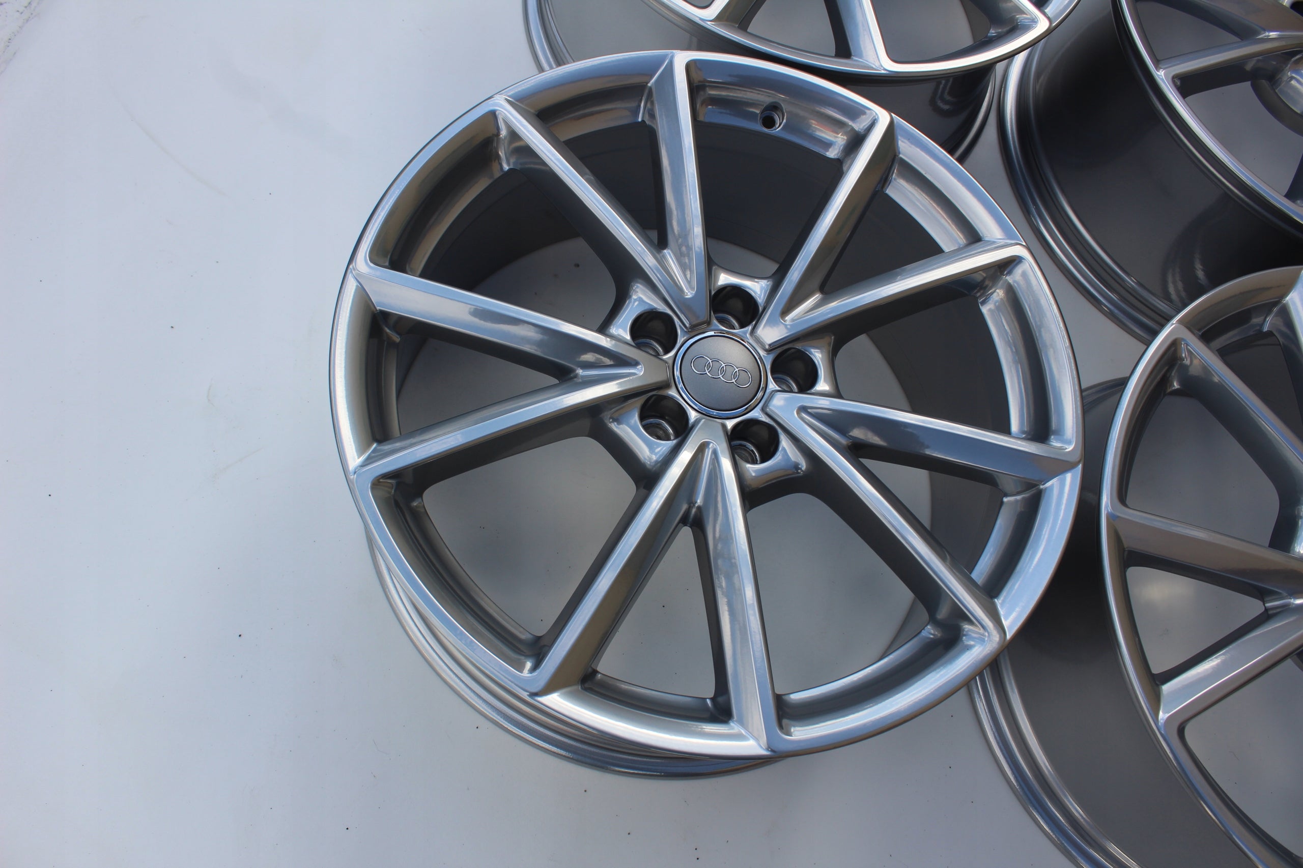 1x Alu Felge Audi Q3 Aluminum rim 20 Zoll 8.5J 5x112