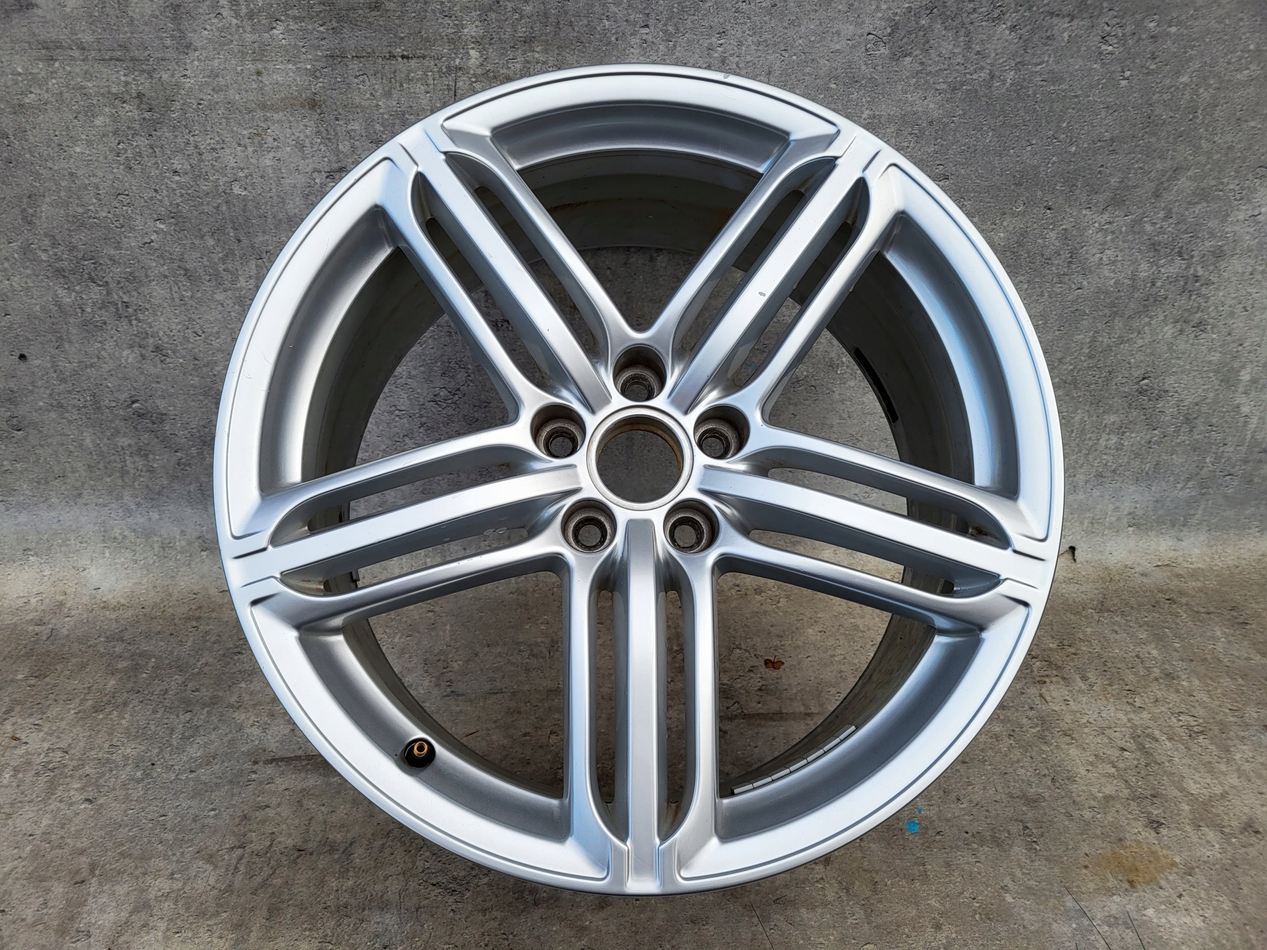  1x Alu Felge Audi Q3 Aluminum rim 19 Zoll 8.5J 5x112 8U0601025AC product image