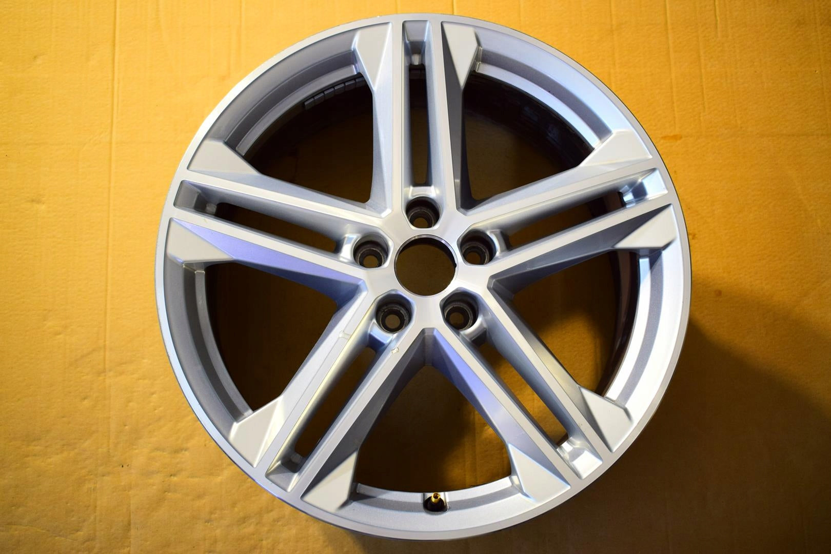 1x Alu Felge Audi Q5 SQ5 Aluminum rim 19 Zoll 8.0J 5x112 39ET 80A601025G