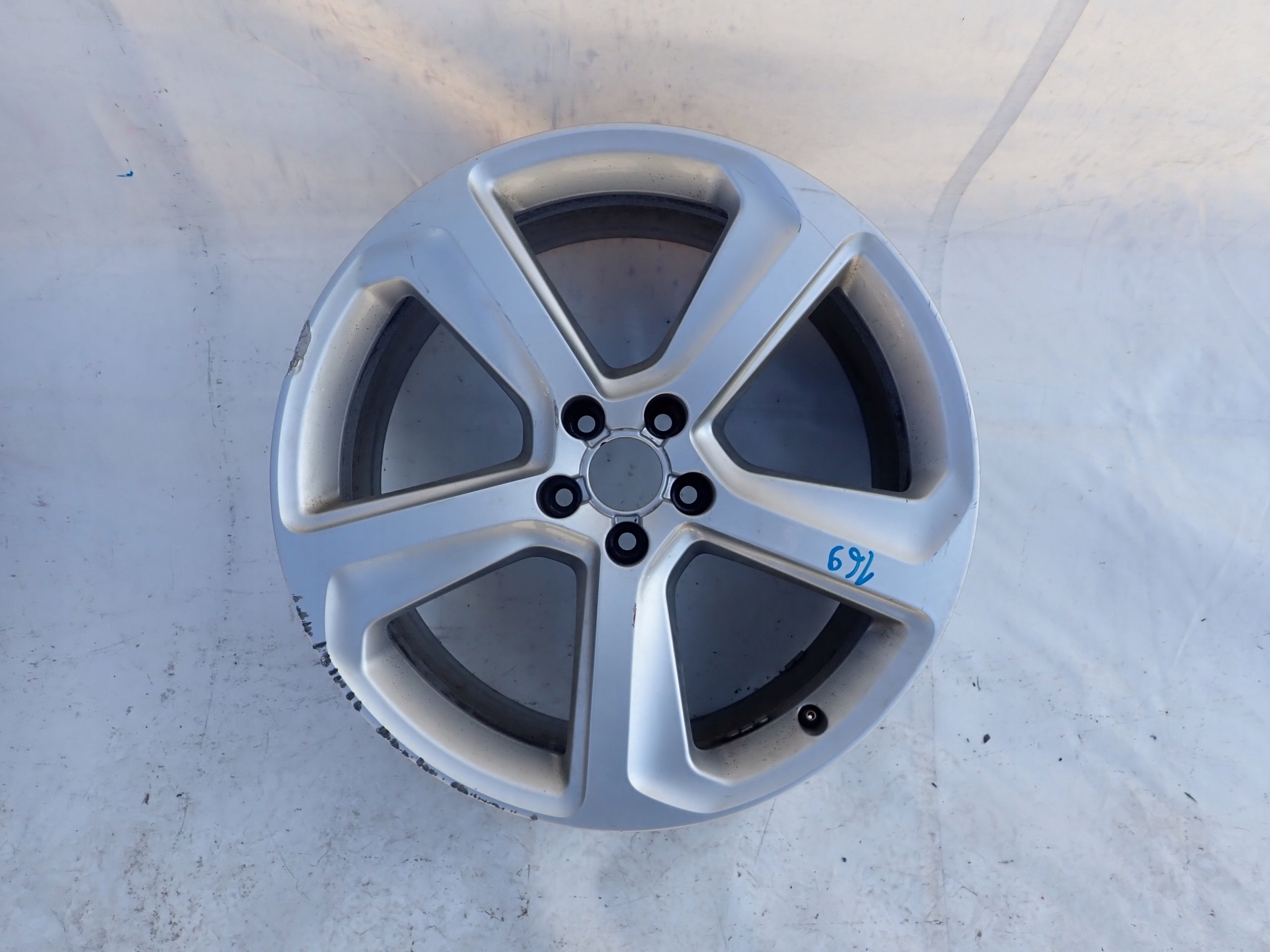 1x Alu Felge Audi Q5 SQ5 Aluminum rim 20 Zoll 8.5J 33ET 8R0601025CJ