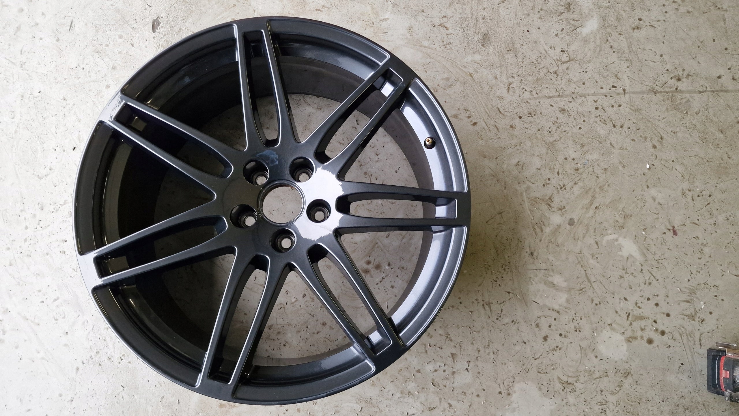  1x Alu Felge Audi Q5 SQ5 Aluminum rim 20 Zoll 8.5J 5x112 33ET 8R0601025BF product image