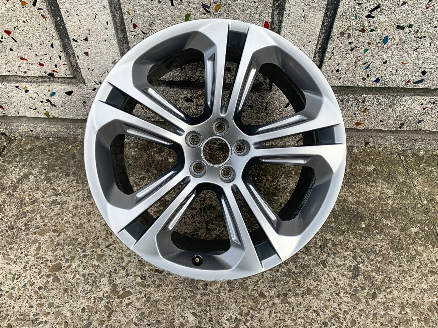  1x Alu Felge Audi Q5 SQ5 Aluminum rim 20 Zoll 8.5J 5x112 33ET 8R0601025BK product image