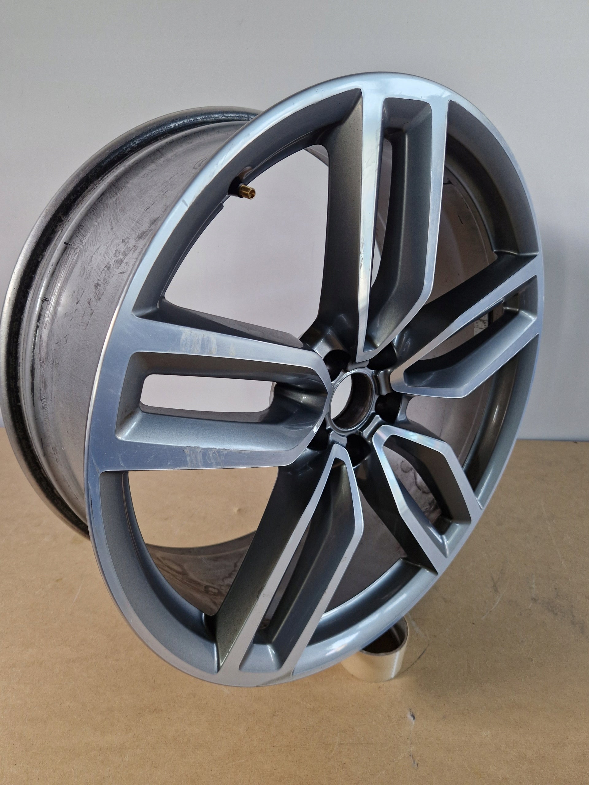 1x Alu Felge Audi SQ5 Q5 Aluminum rim 21 Zoll 8.5J 5x112 33ET 8R0601025CP