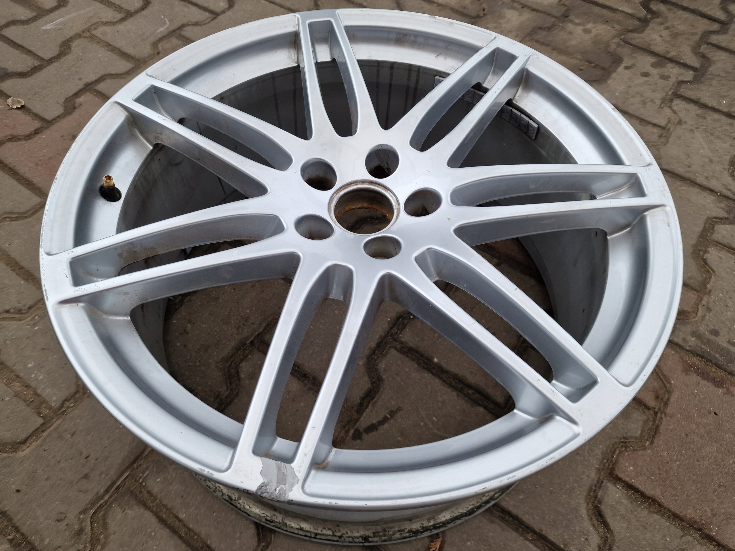 1x Alu Felge Audi Q5 SQ5 Aluminum rim 20 Zoll 8.5J 5x112 33ET 8R0601025R