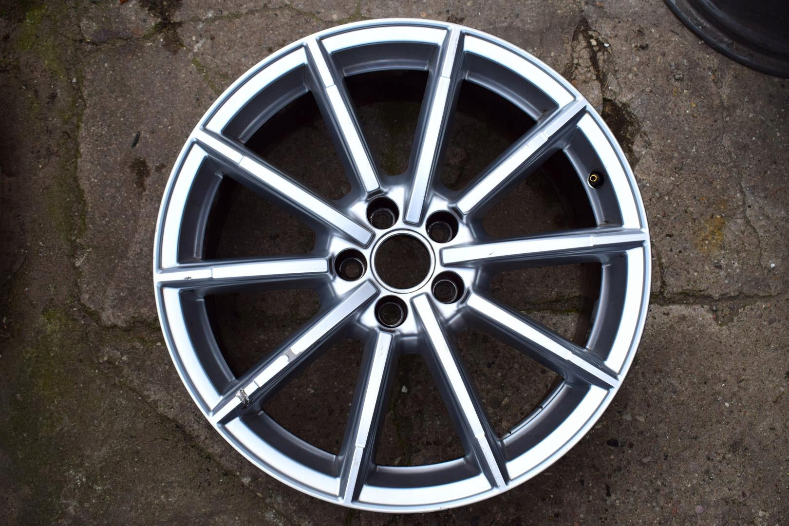 1x Alu Felge Audi Q5 SQ5 Aluminum rim 19 Zoll 8.0J 5x112 27ET 8R0601025