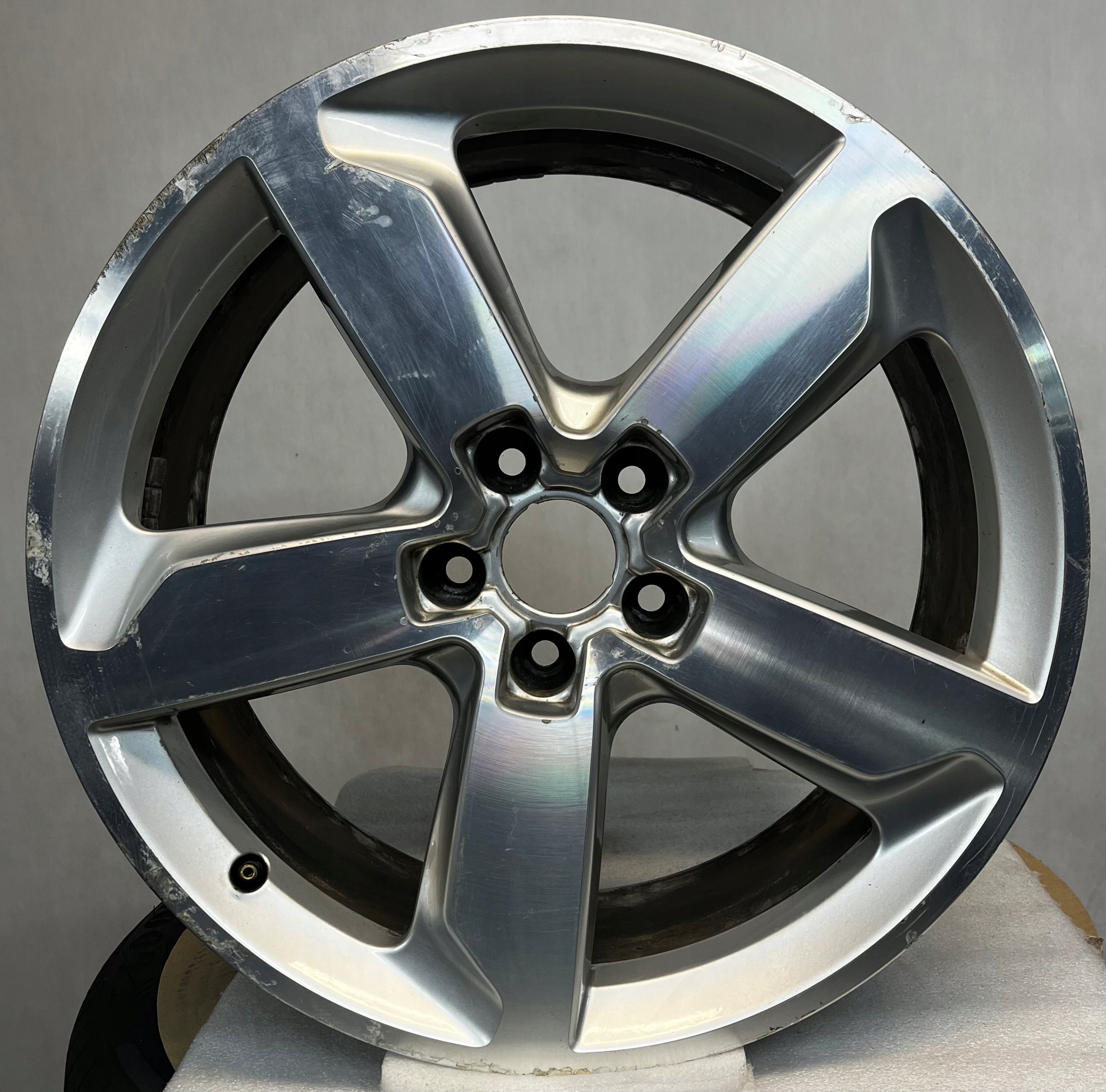  1x aluminum rim Audi Q5 SQ5 Aluminum rim 19 inch 8.0J 5x112 39ET 8R0601025J  product image