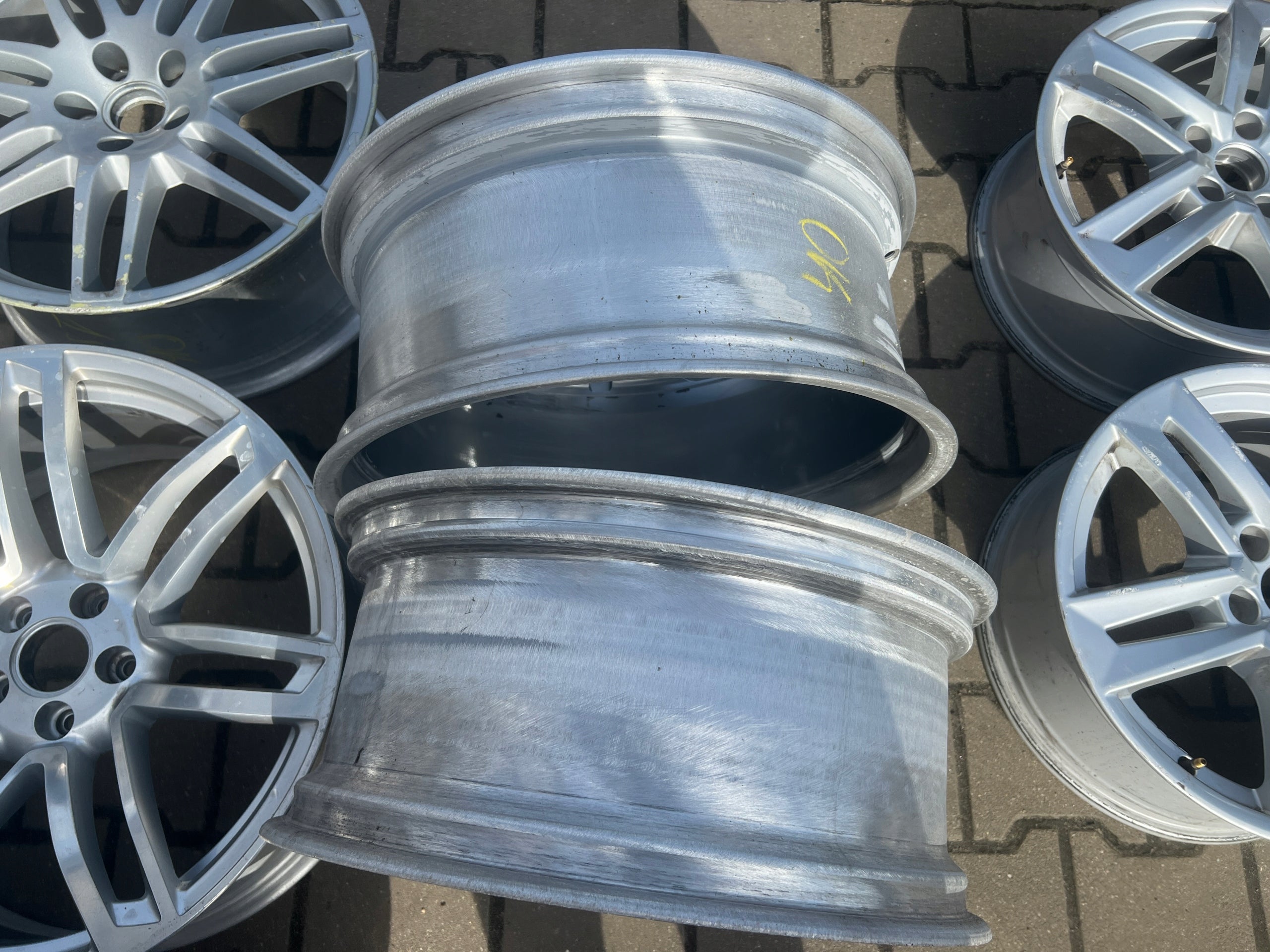 1x Alu Felge Audi Q5 SQ5 Aluminum rim 20 Zoll 8.5J 5x112 33ET 8R0601025BK