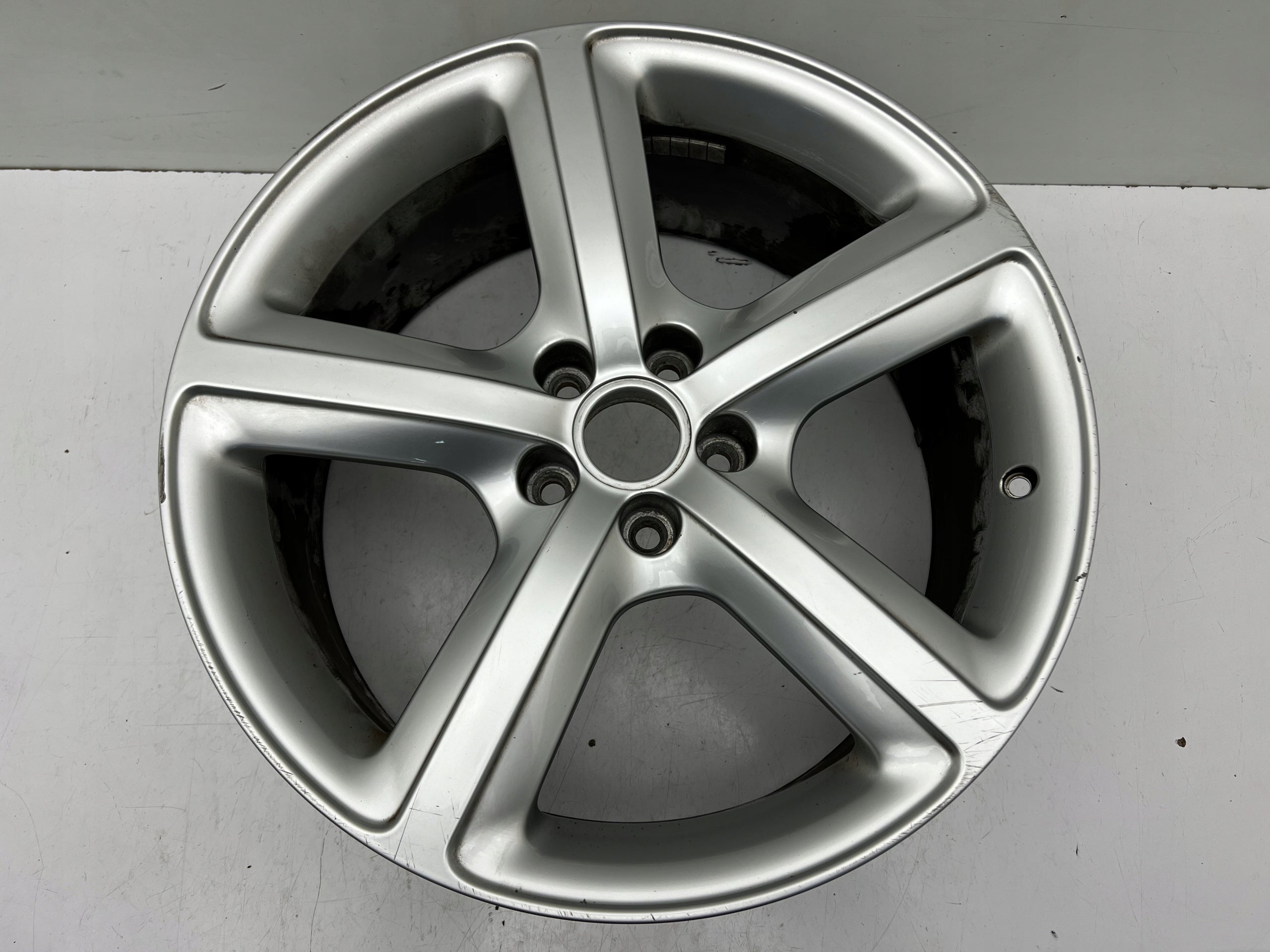 1x Alu Felge Audi Q5 Aluminum rim 19 Zoll 8.0J 5x112 39ET 8R0601025BD