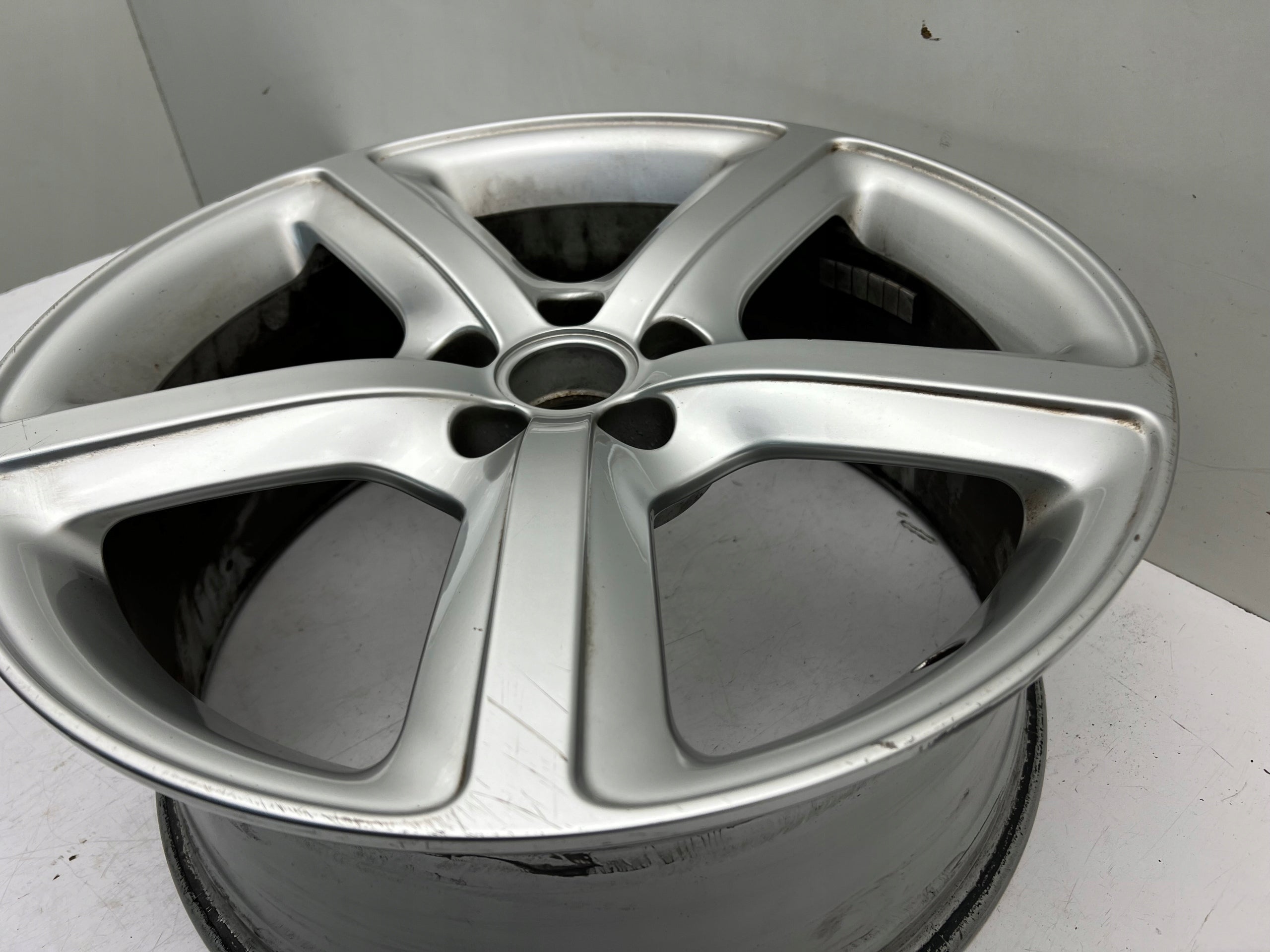 1x Alu Felge Audi Q5 Aluminum rim 19 Zoll 8.0J 5x112 39ET 8R0601025BD