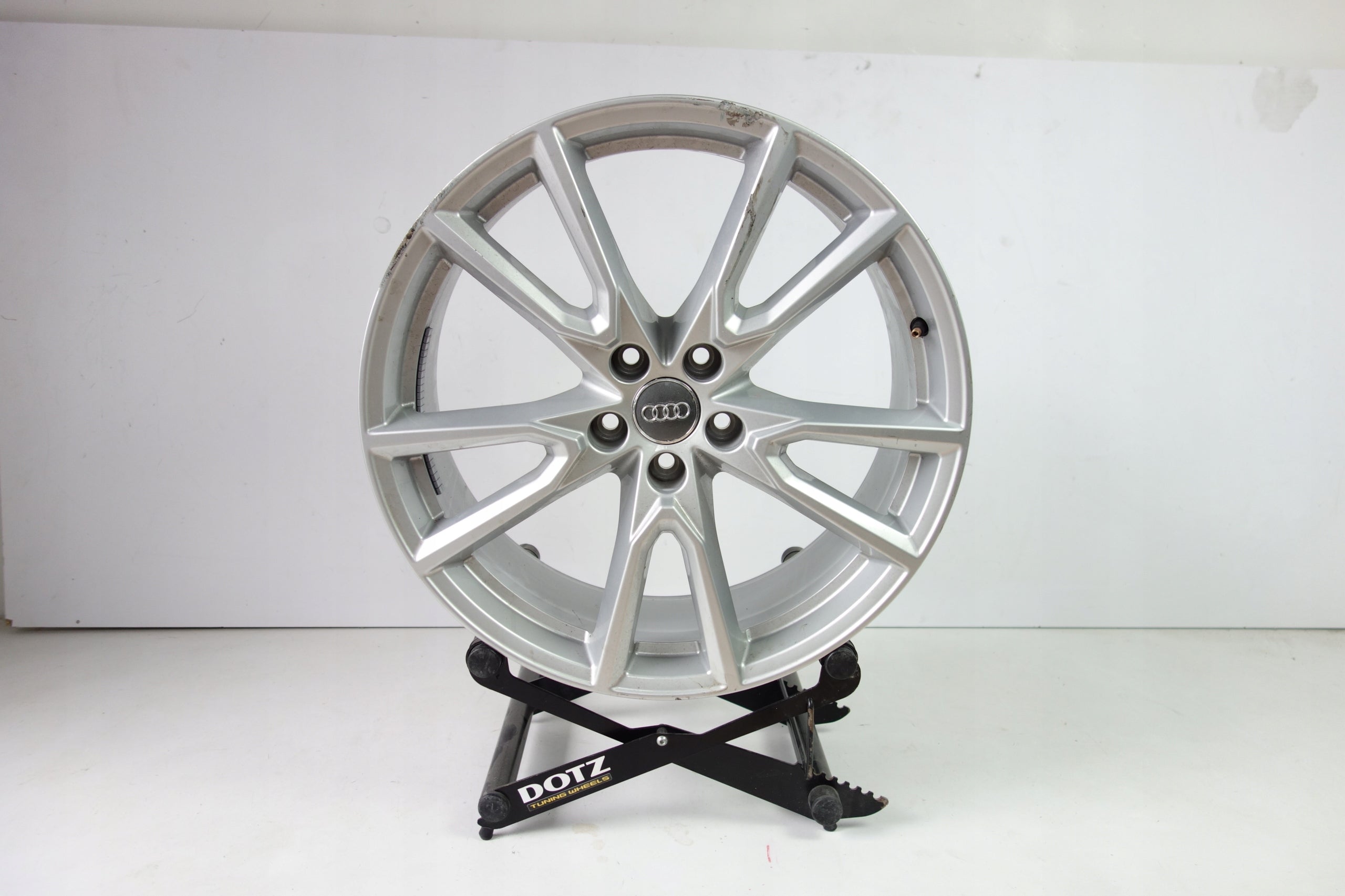 1x Alu Felge Audi Q5 Aluminum rim 20 Zoll 8.0J 5x112 39ET 80A071490A