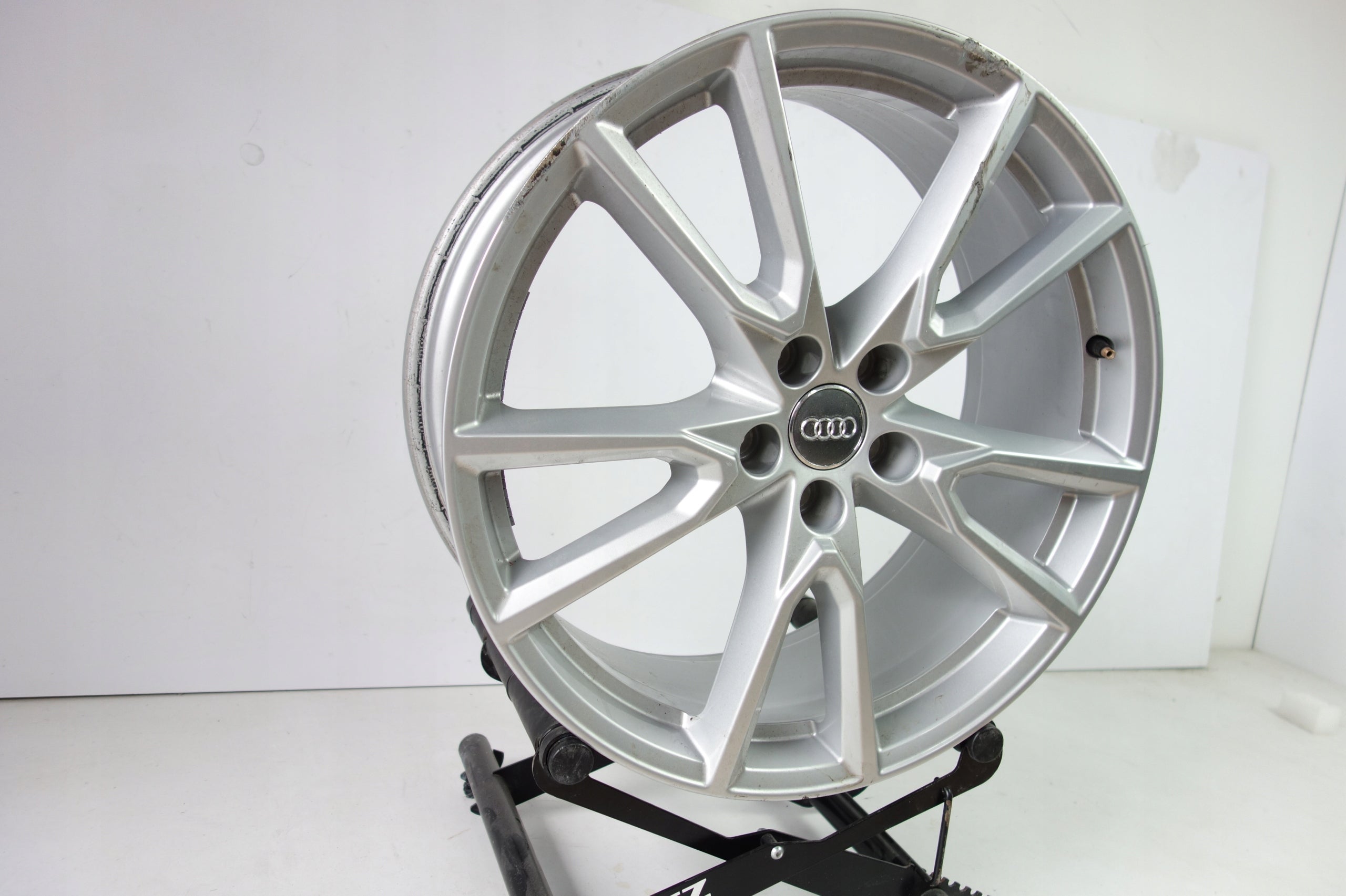 1x Alu Felge Audi Q5 Aluminum rim 20 Zoll 8.0J 5x112 39ET 80A071490A