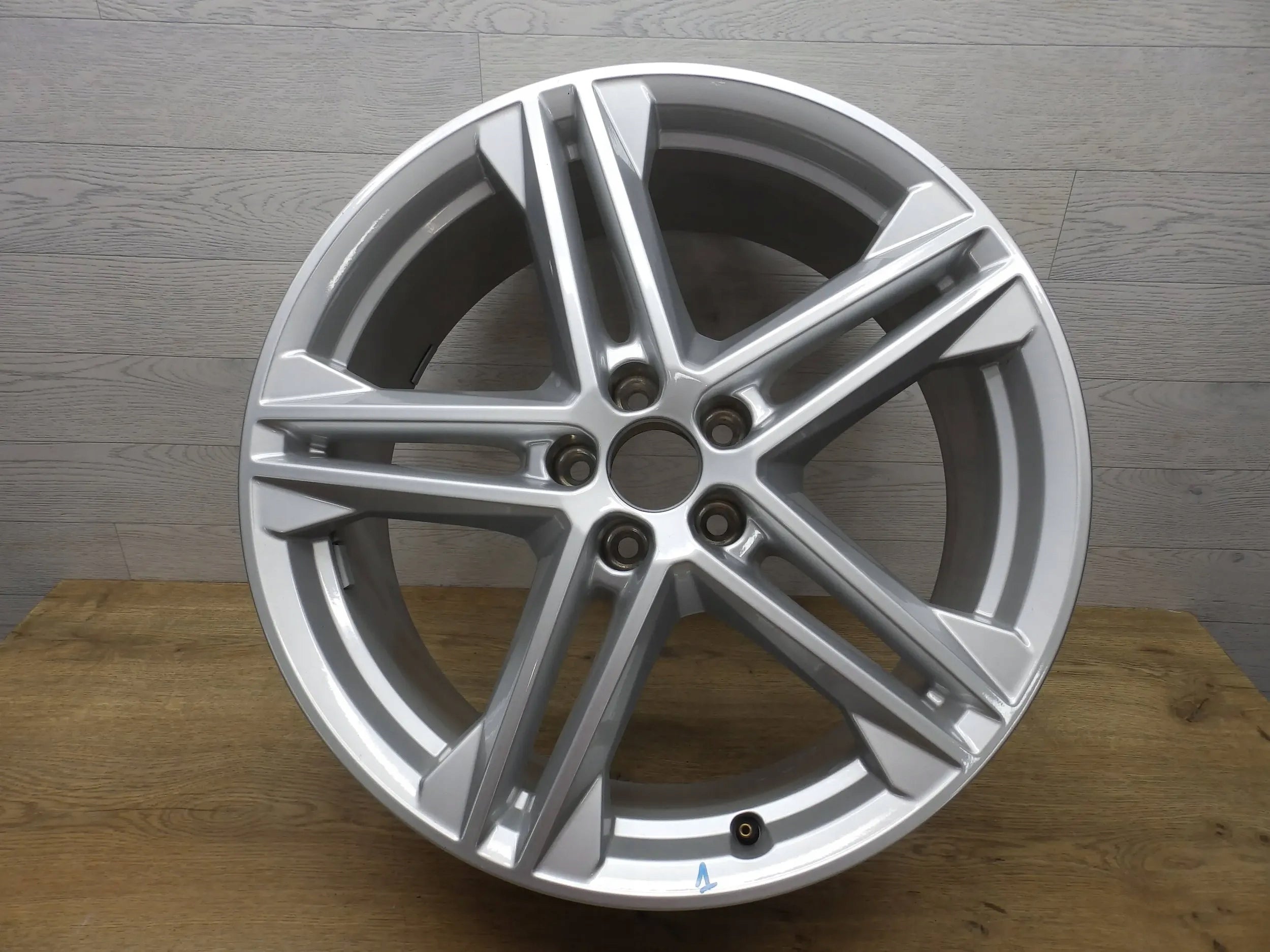  1x Alu Felge Audi Q5 Aluminum rim 20 Zoll 8.0J 5x112 39ET 80A601025N product image