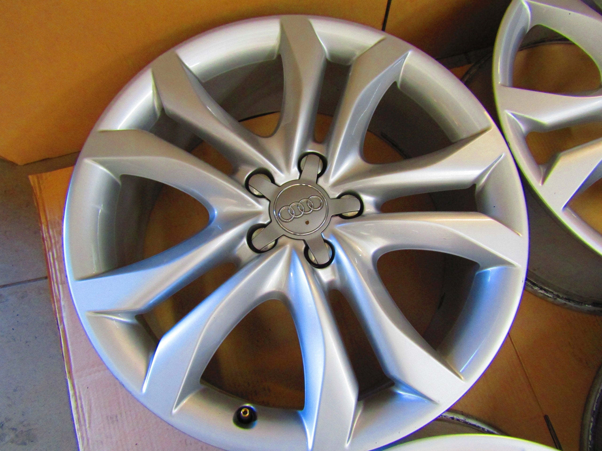 Alu Felge Audi Q5 Aluminum rim 19 Zoll 7.0J 5x112 37ET 8R0601025AL