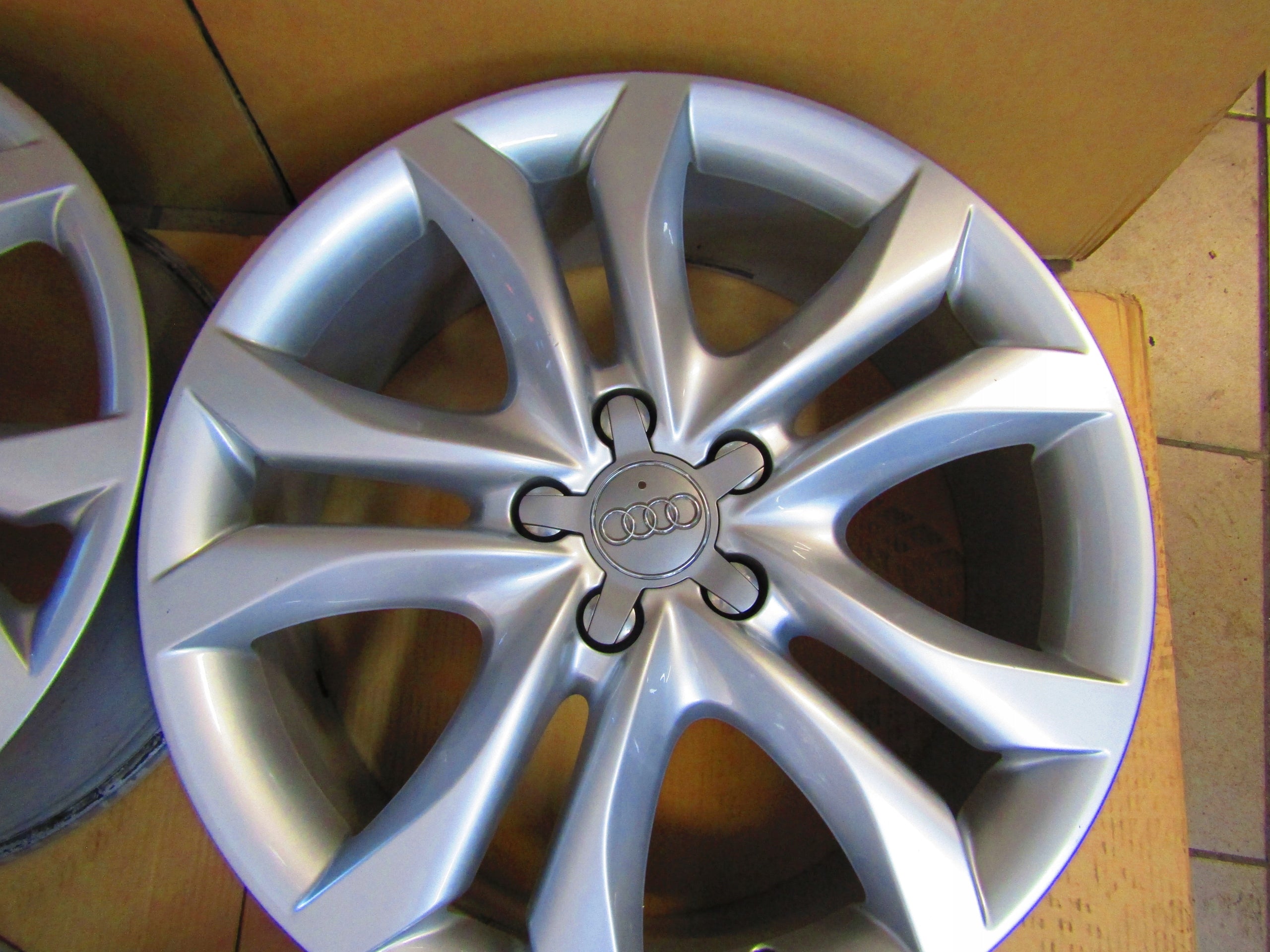 Alu Felge Audi Q5 Aluminum rim 19 Zoll 7.0J 5x112 37ET 8R0601025AL