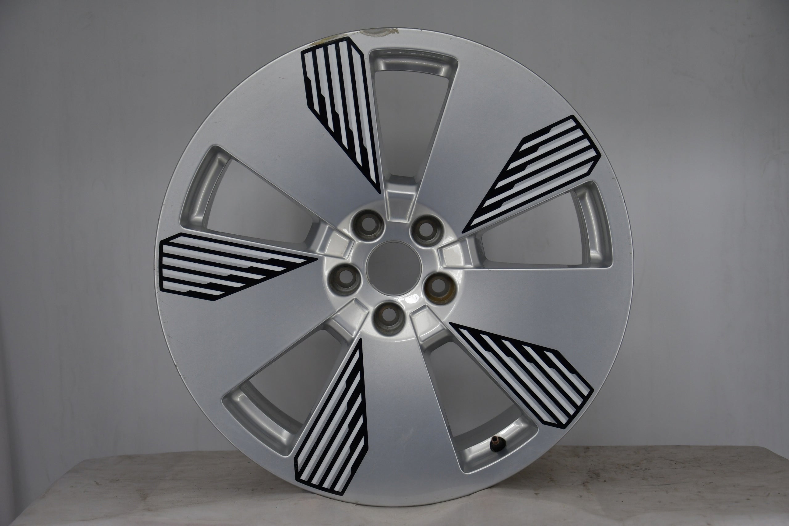  1x Alu Felge Audi A1 Aluminum rim 19 Zoll 8.0J 5x112 34ET 4KE601025L product image