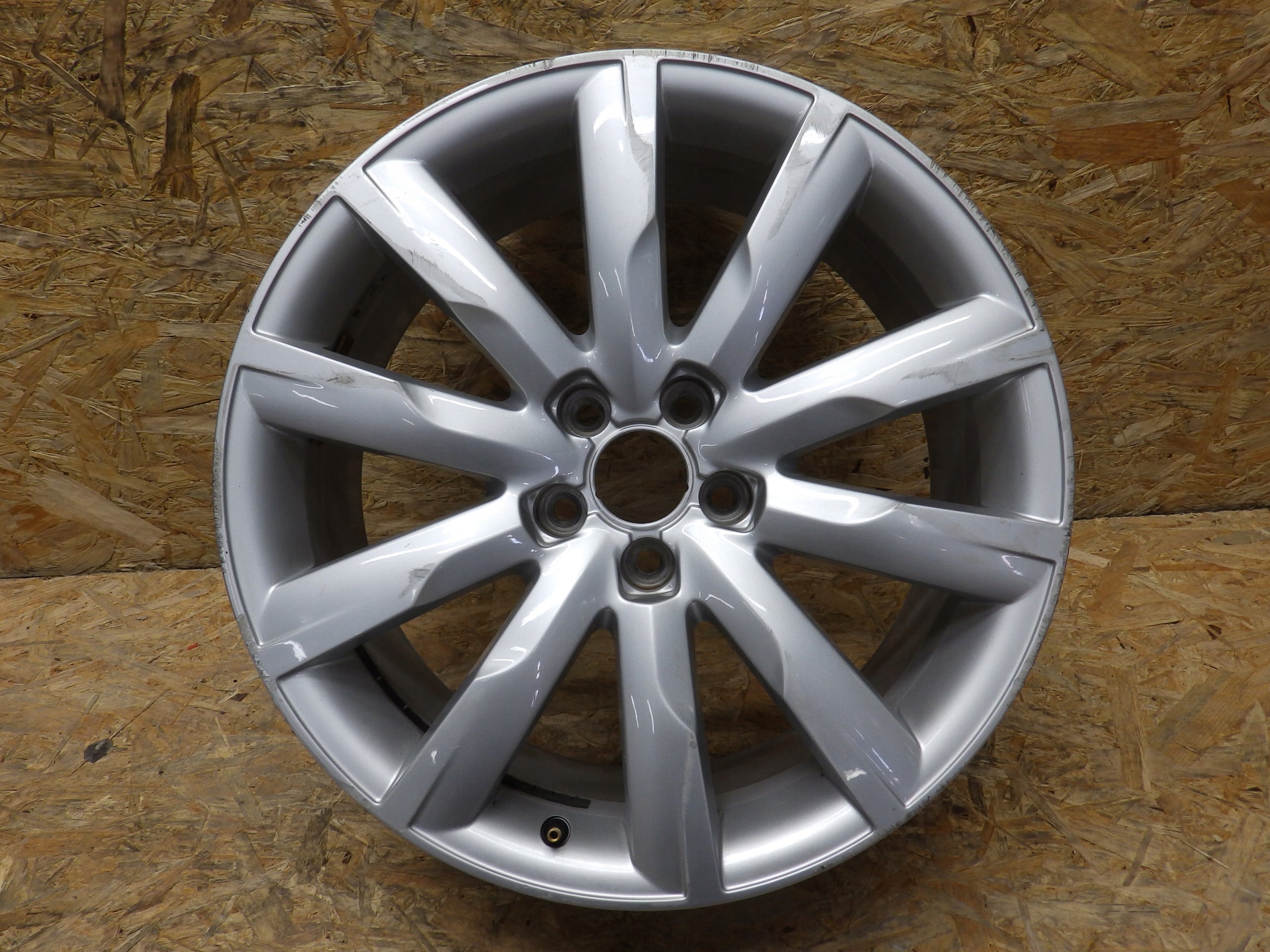 1x Alu Felge Audi Q5 Aluminum rim 19 Zoll 8.0J 5x112 39ET