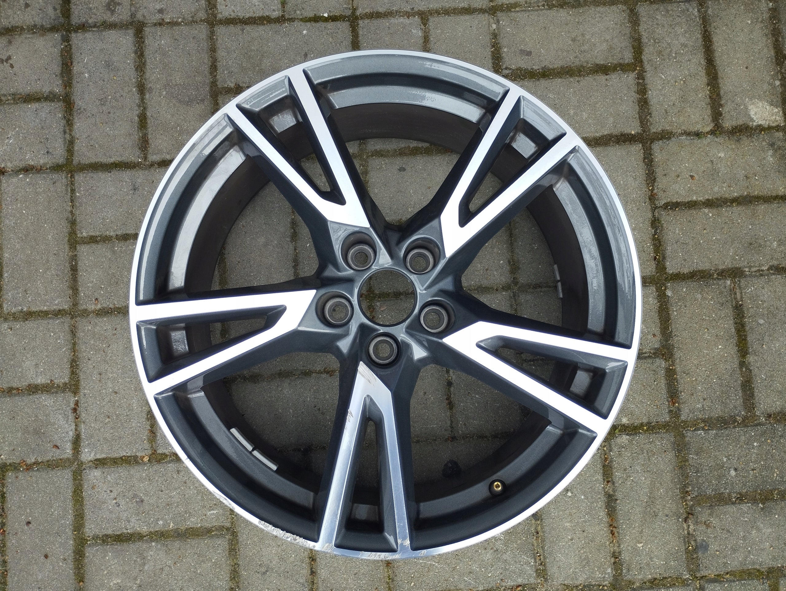 1x Alu Felge Audi Q5 Aluminum rim 19 Zoll 8.0J 5x112 39ET 80A601025R