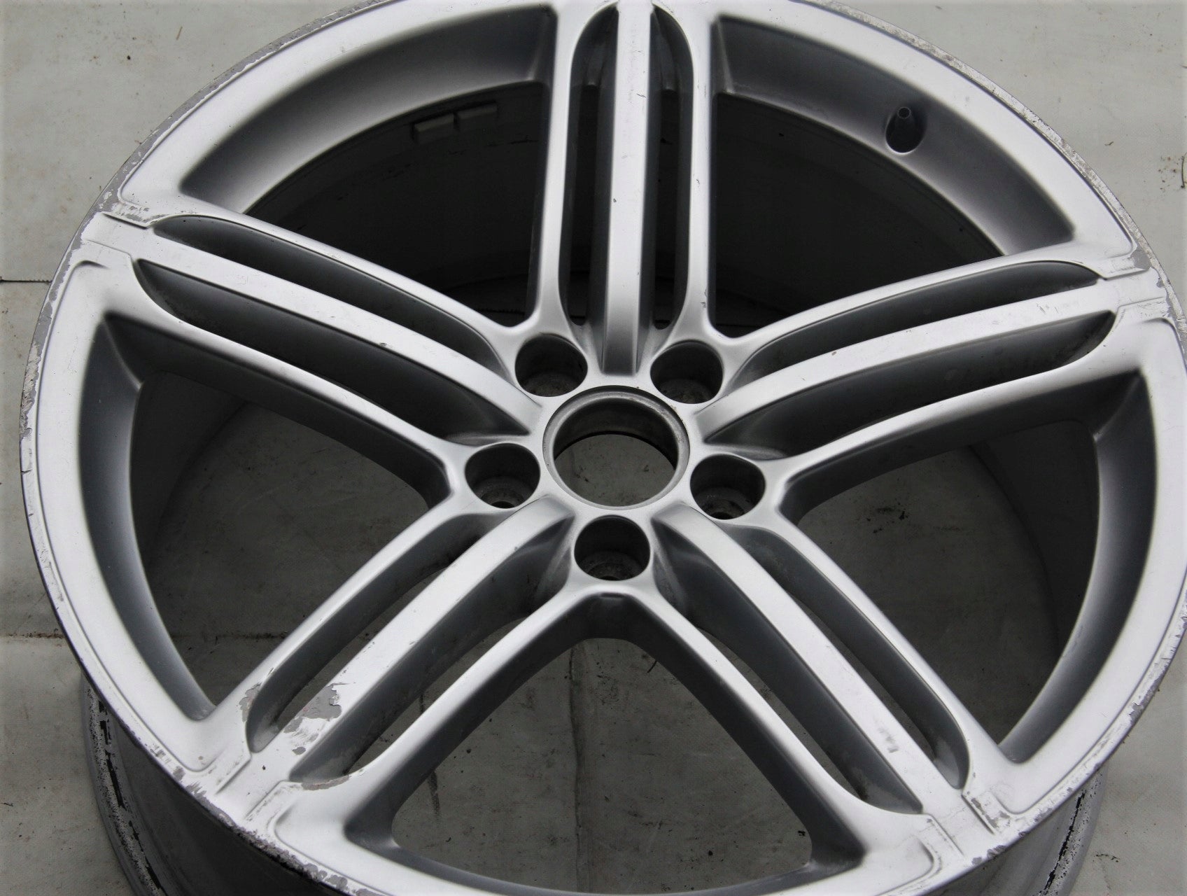 1x Alu Felge Audi Q5 Aluminum rim 20 Zoll 8.5J 5x112 33ET 8R0601025BG