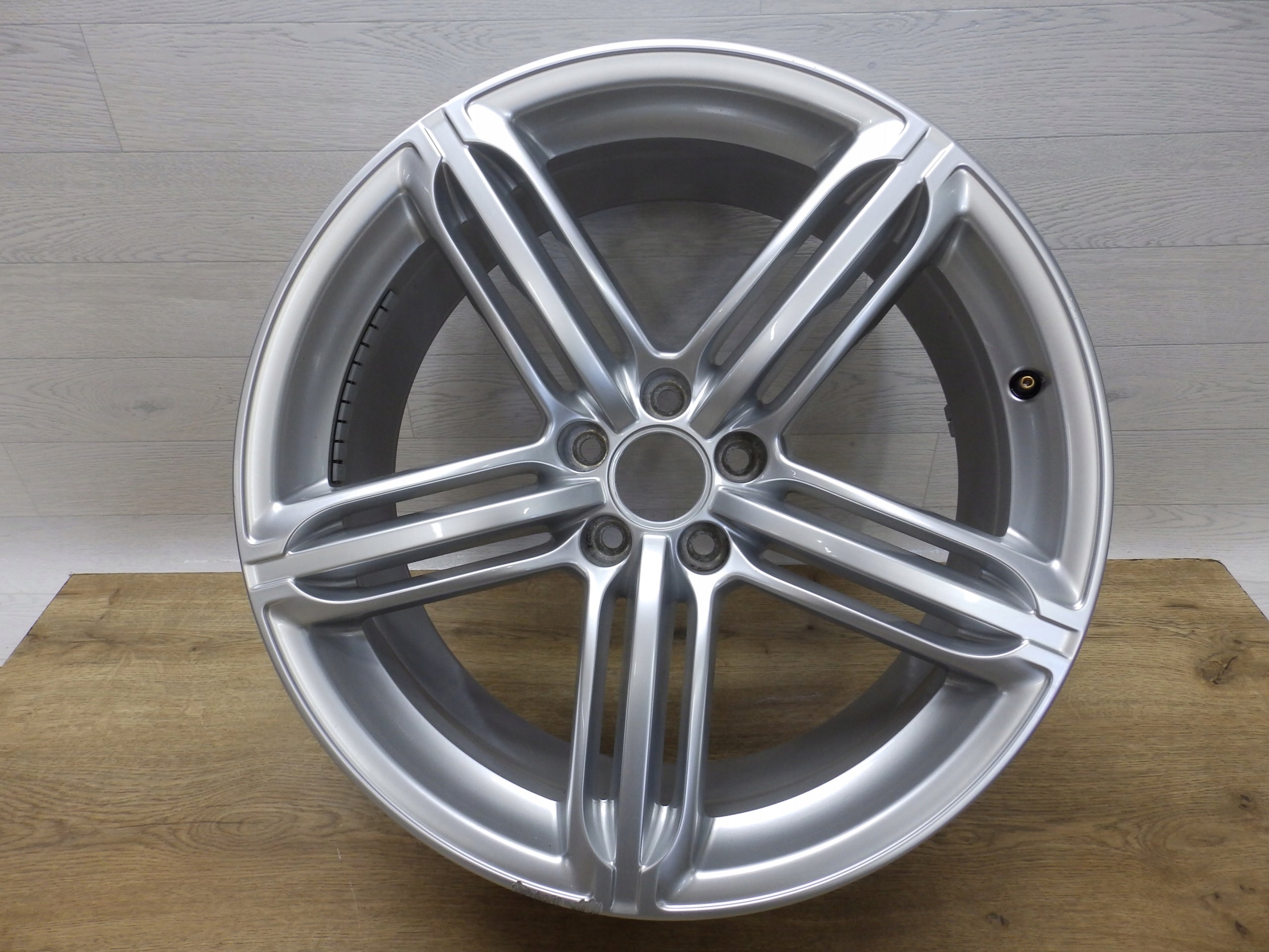  1x Alu Felge Audi Q5 Aluminum rim 20 Zoll 8.5J 5x112 33ET 8R0601025BG product image