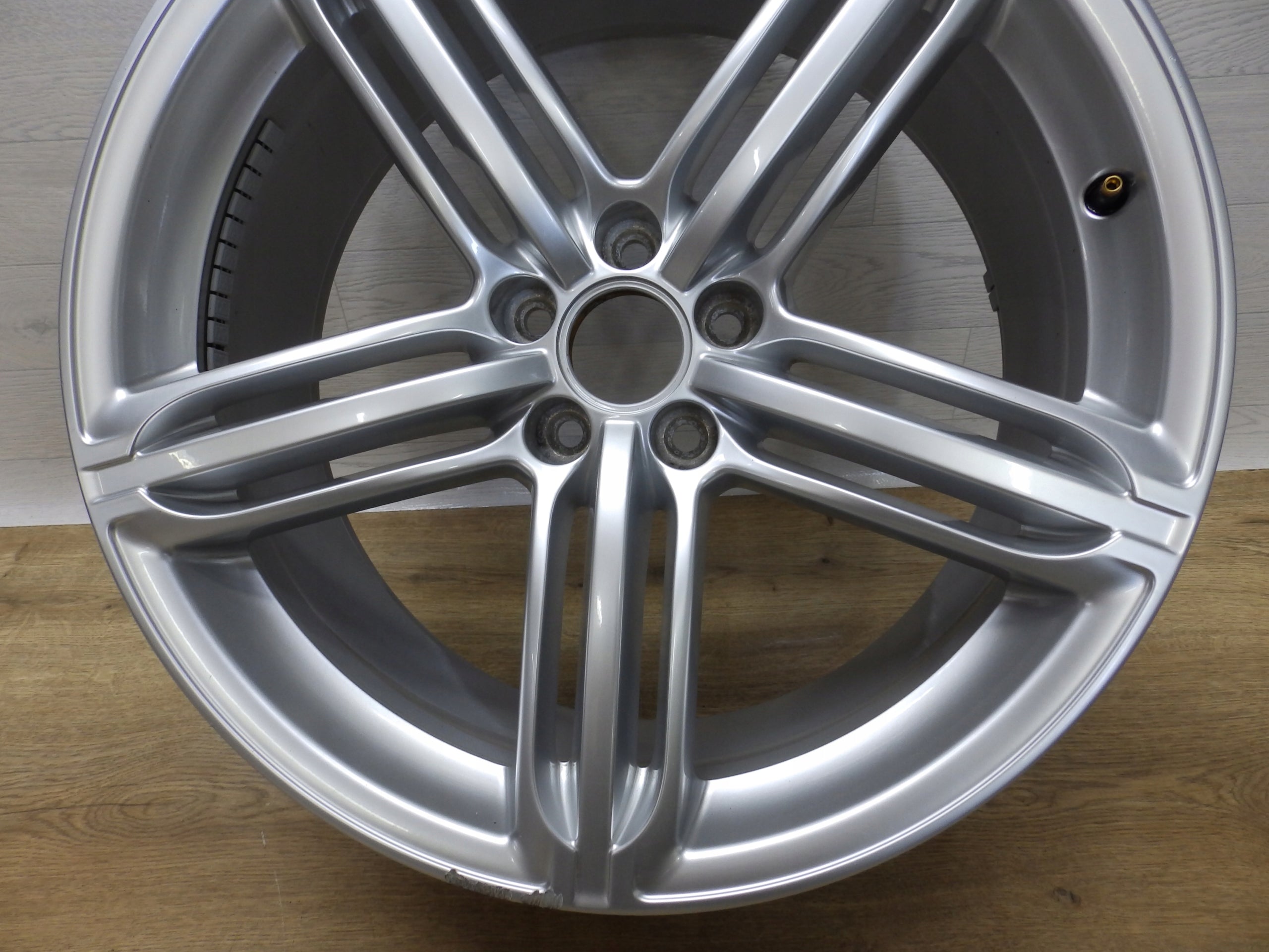 1x Alu Felge Audi Q5 Aluminum rim 20 Zoll 8.5J 5x112 33ET 8R0601025BG