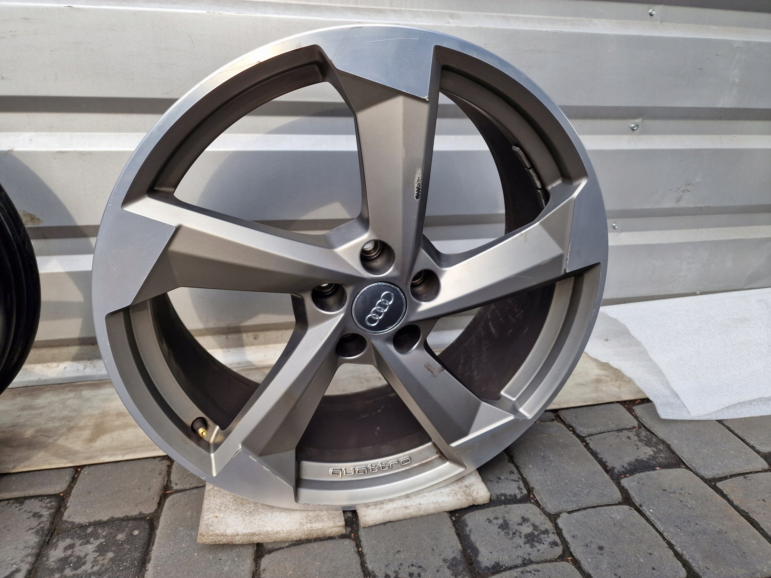 1x Alu Felge Audi Q5 Aluminum rim 20 Zoll 8.0J 5x112 39ET