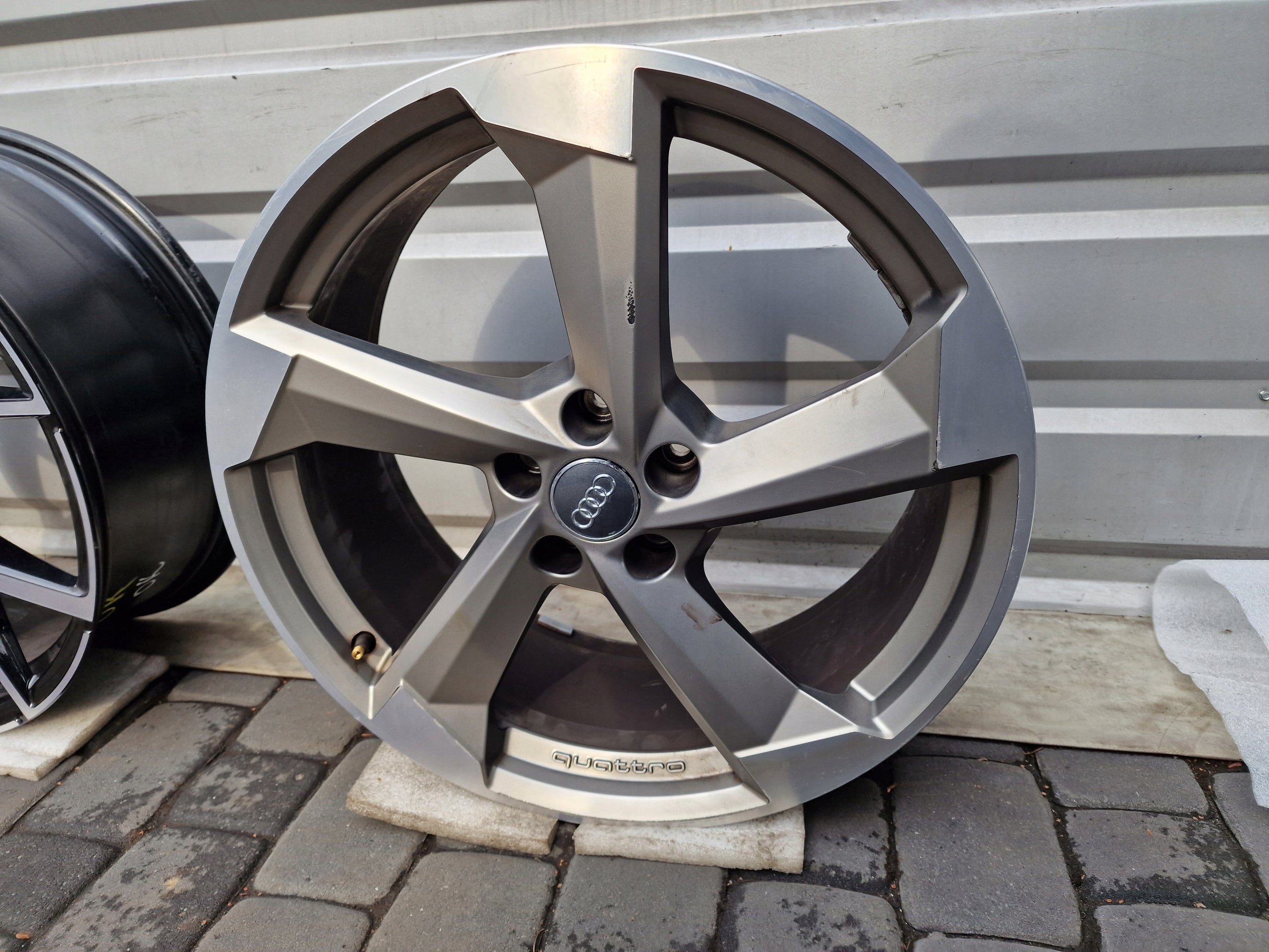 1x Alu Felge Audi Q5 Aluminum rim 20 Zoll 8.0J 5x112 39ET