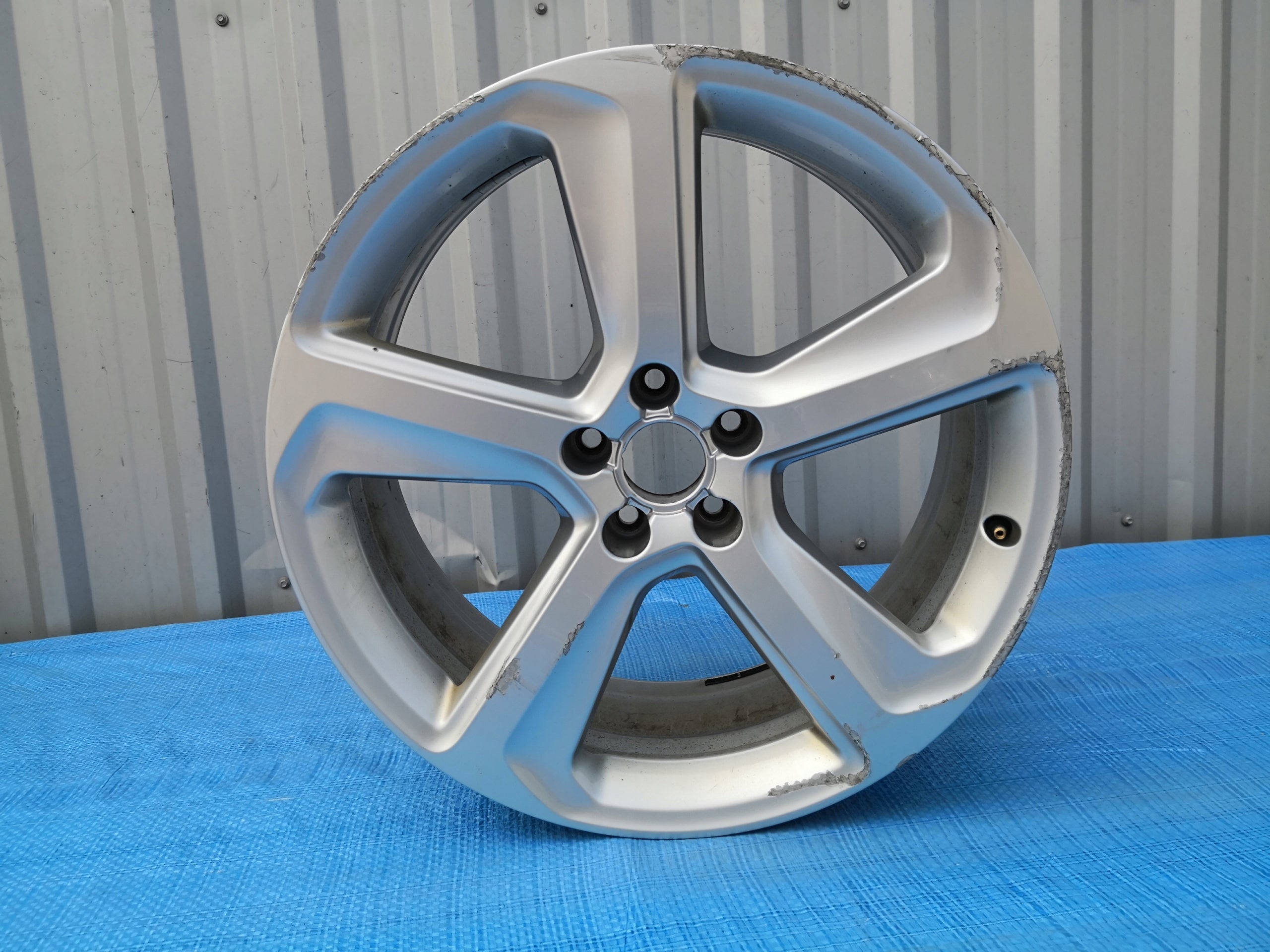 1x Alu Felge Audi Q5 Aluminum rim 20 Zoll 8.5J 5x112 33ET 8R0601025CJ