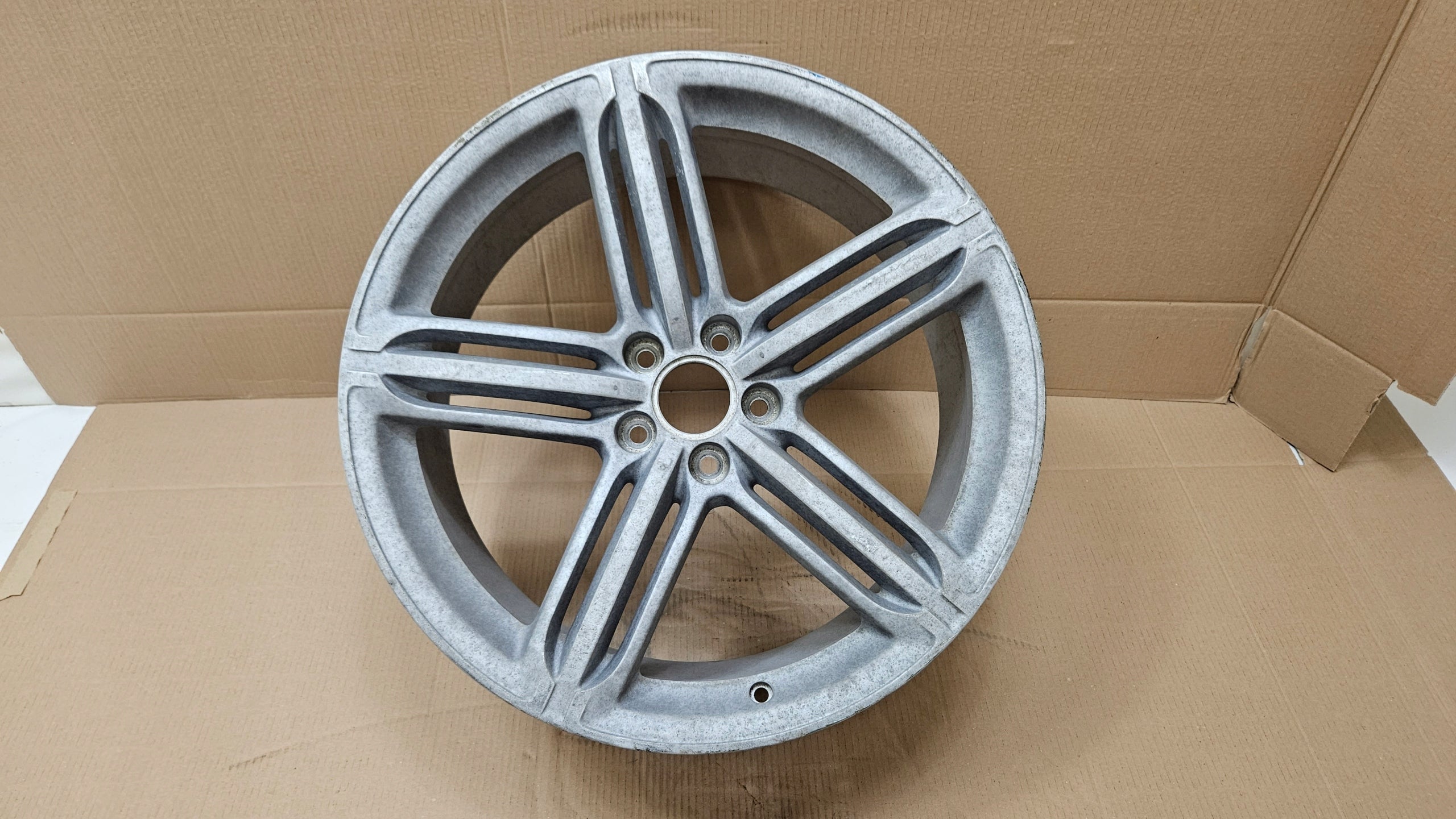 1x Alu Felge Audi Q5 Aluminum rim 20 Zoll 8.5J 5x112 8R0601025N