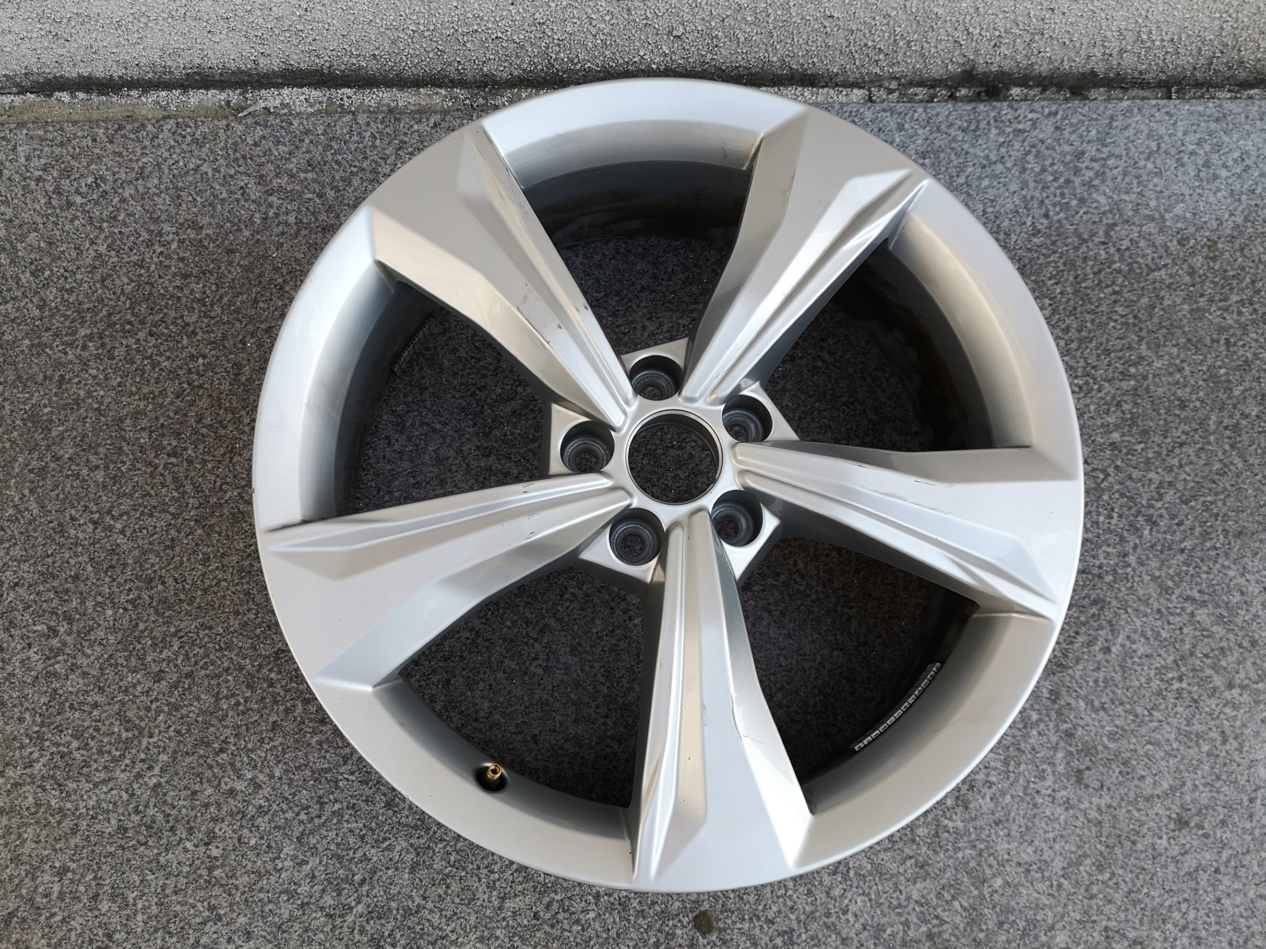 1x Alu Felge Audi Q5 Aluminum rim 19 Zoll 7.0J 5x112 34ET