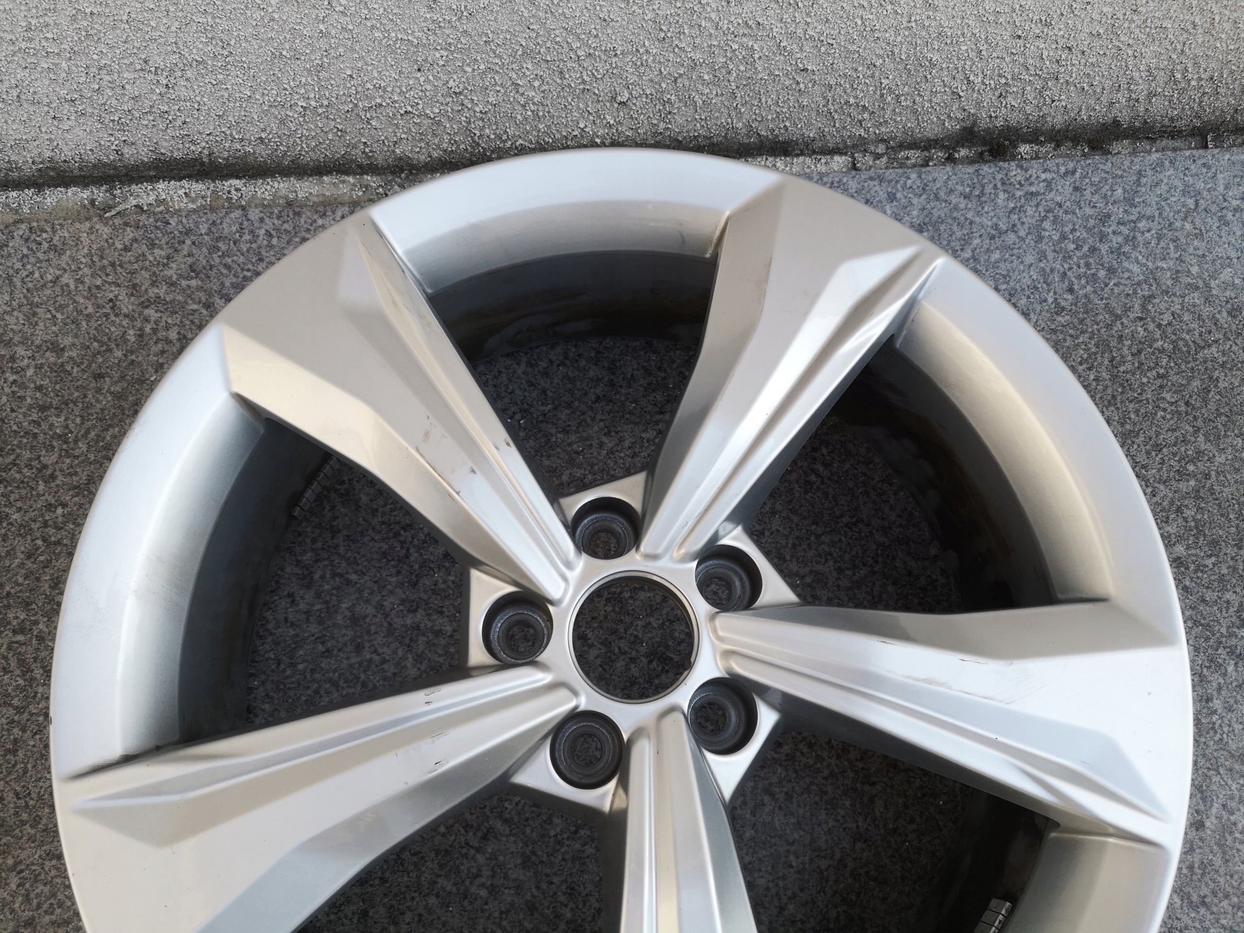 1x Alu Felge Audi Q5 Aluminum rim 19 Zoll 7.0J 5x112 34ET